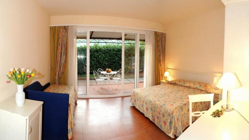 Quadruple Room with Patio - Photo 2