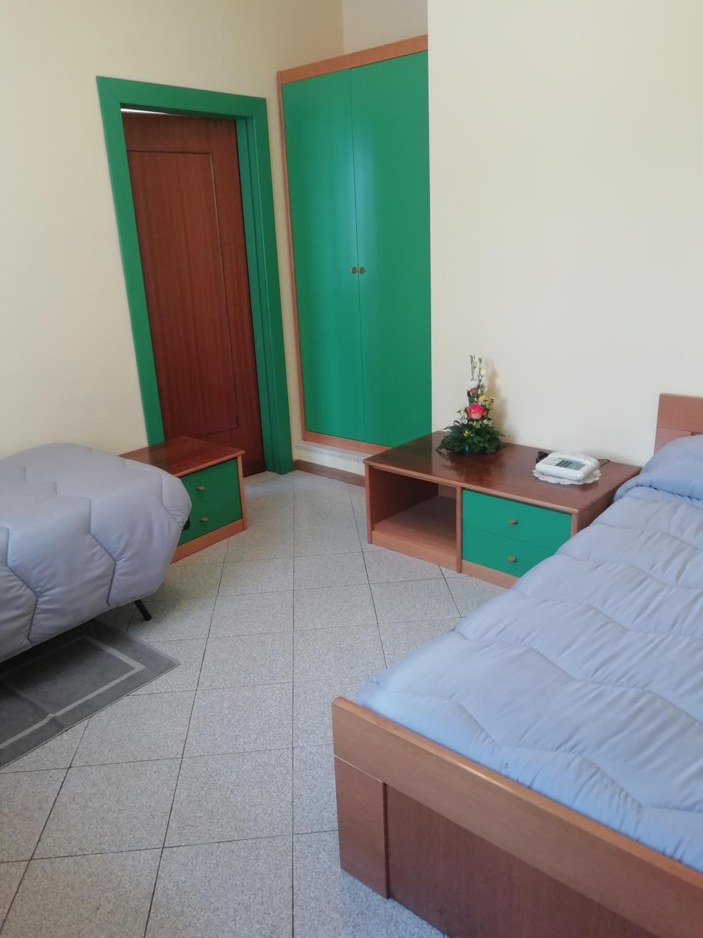 Economy Quadruple Room - Photo 1