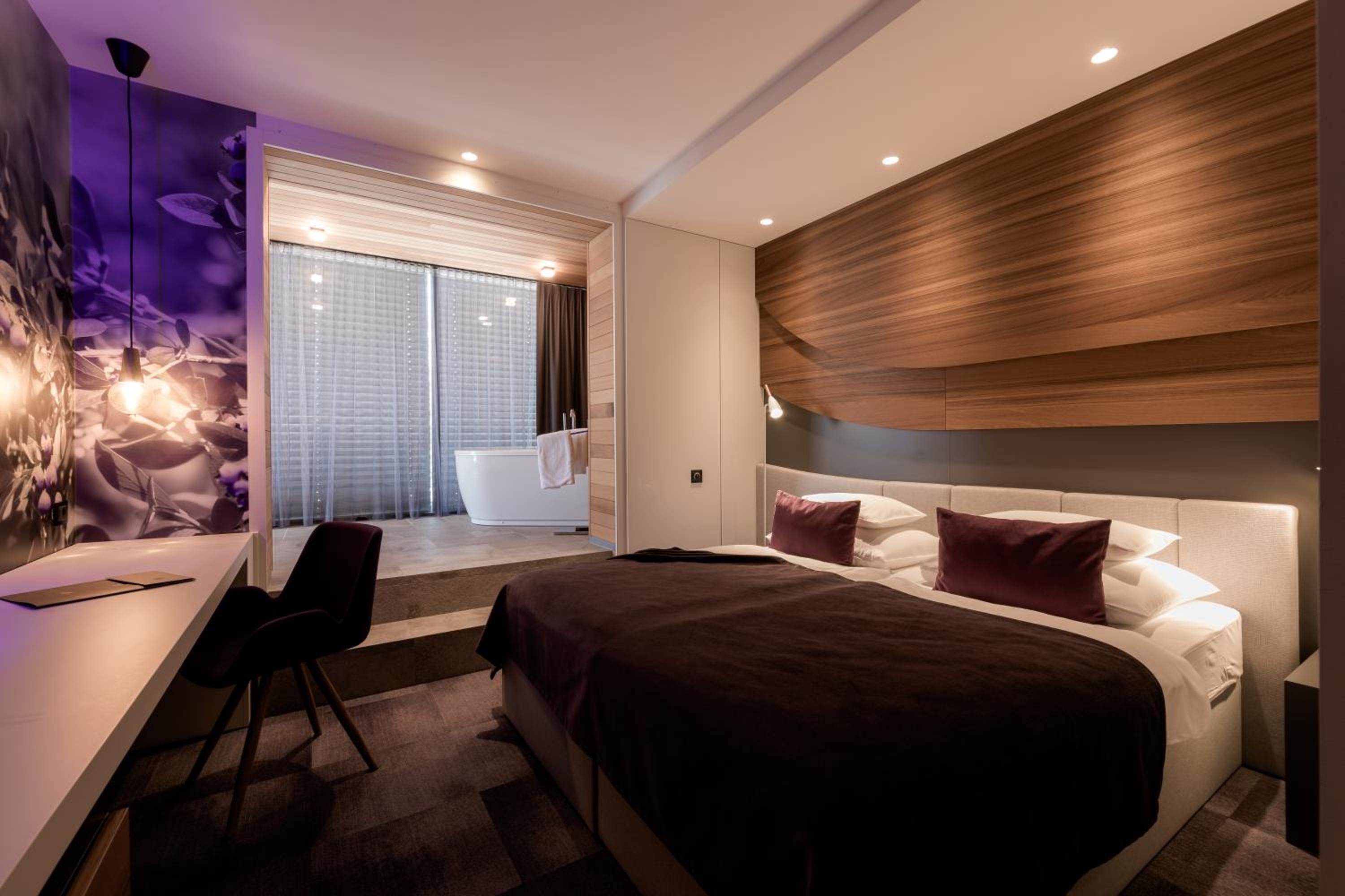 Deluxe Double Room with Balcony photo 3