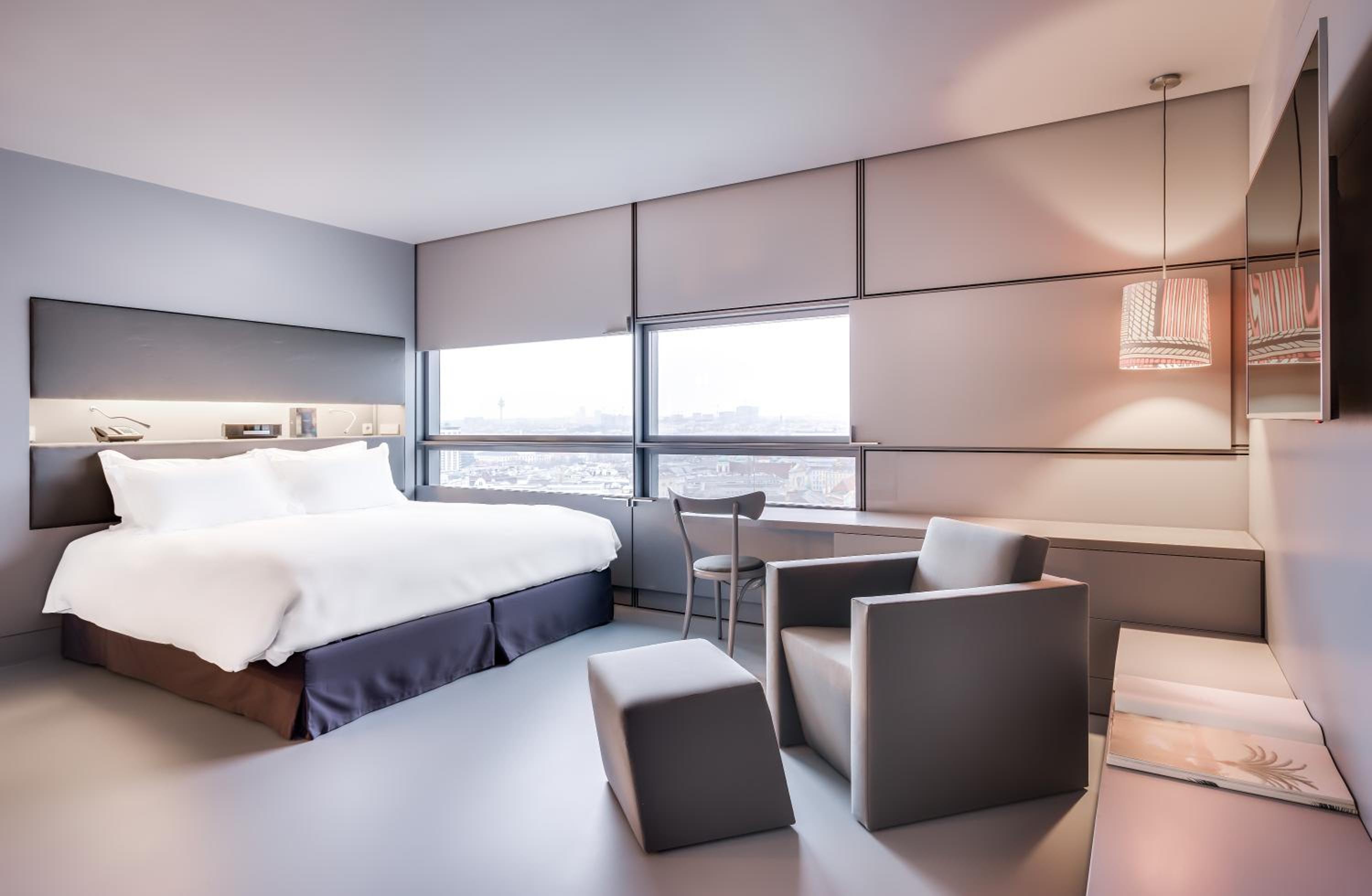 Executive Suite – Cathedral View, king bed - Photo 1