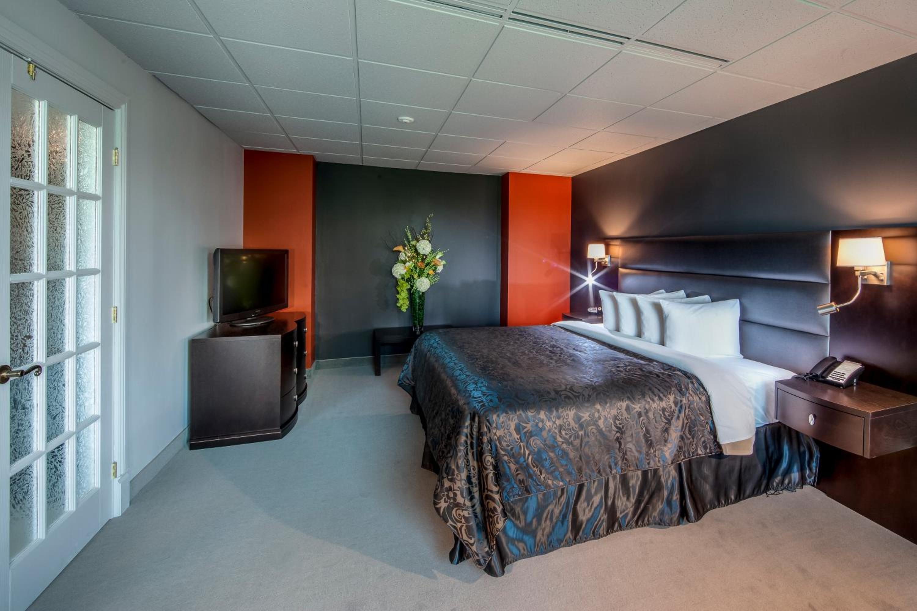 Signature Suite with River View photo 3