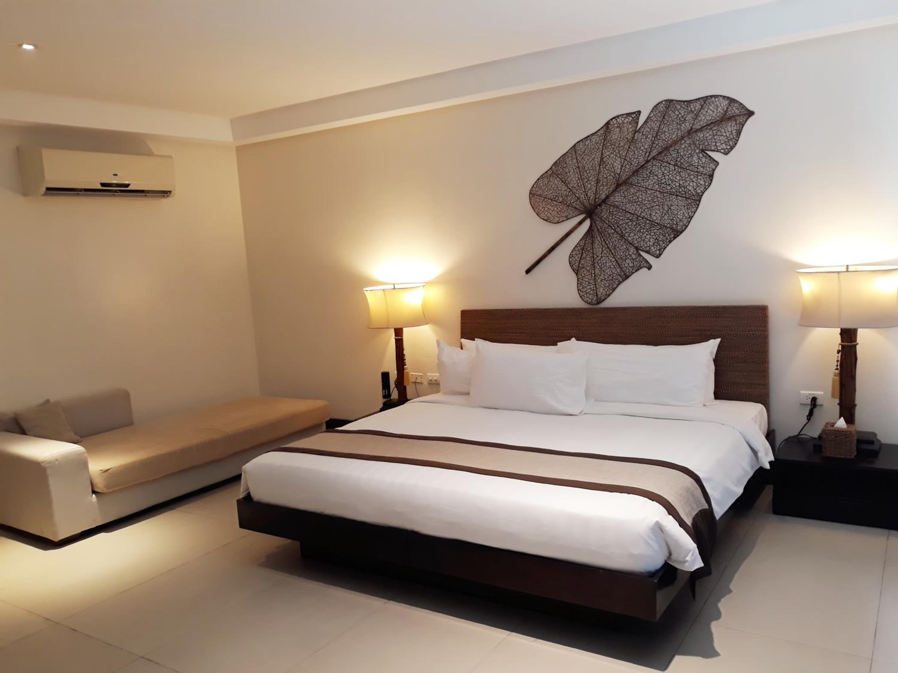 Deluxe King Room photo 1