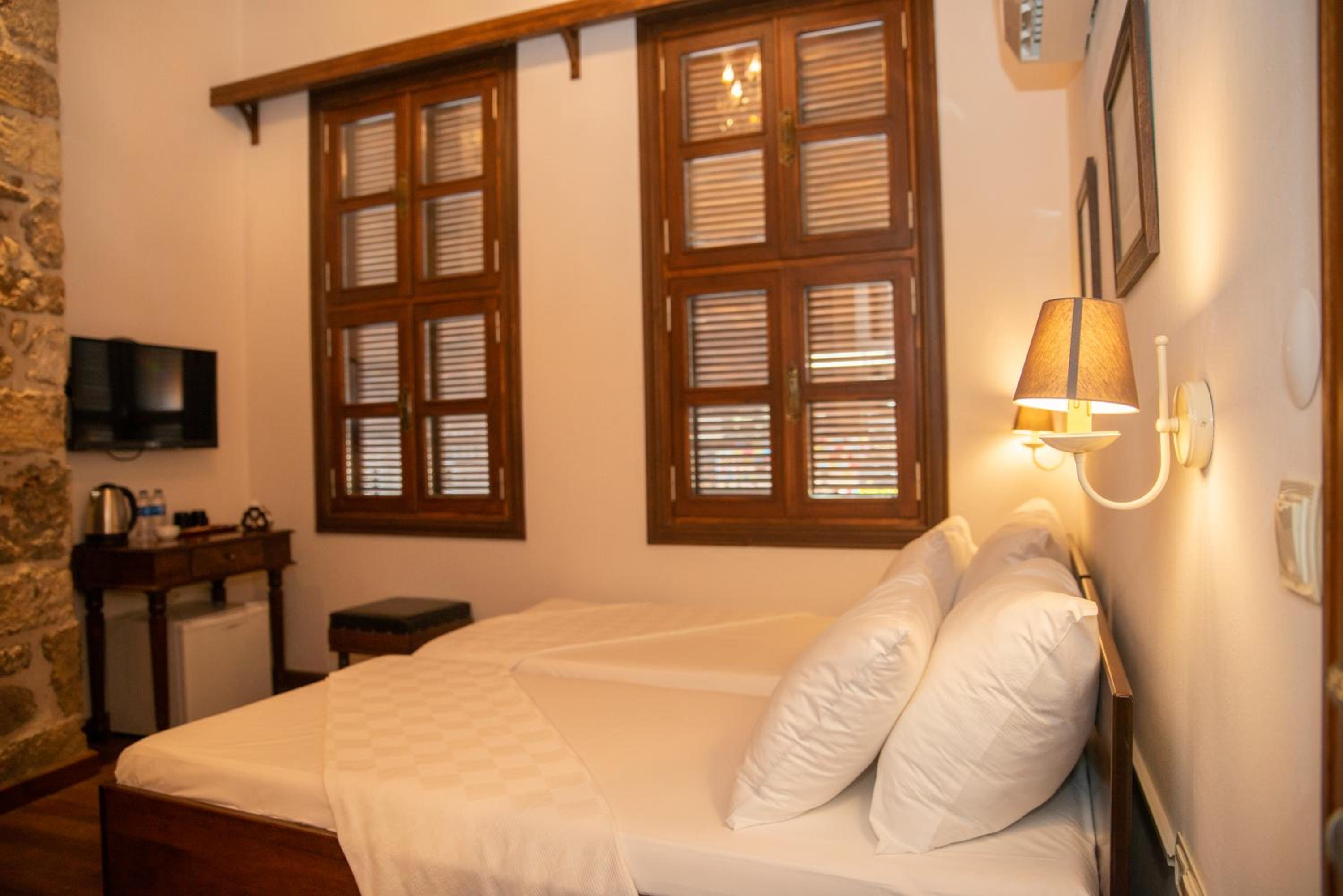 Standard Double or Twin Room - Photo 1