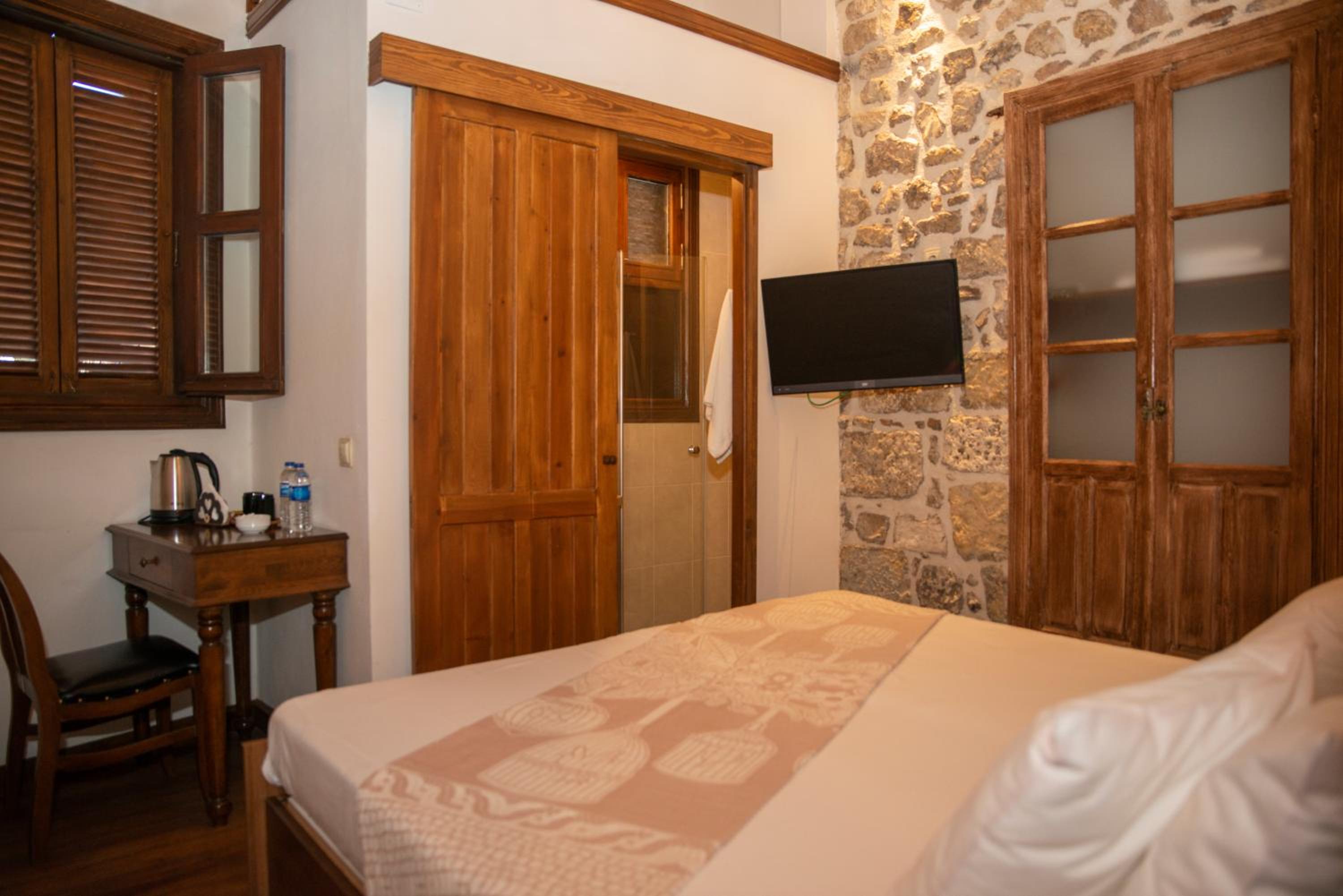 Standard Double or Twin Room - Photo 3