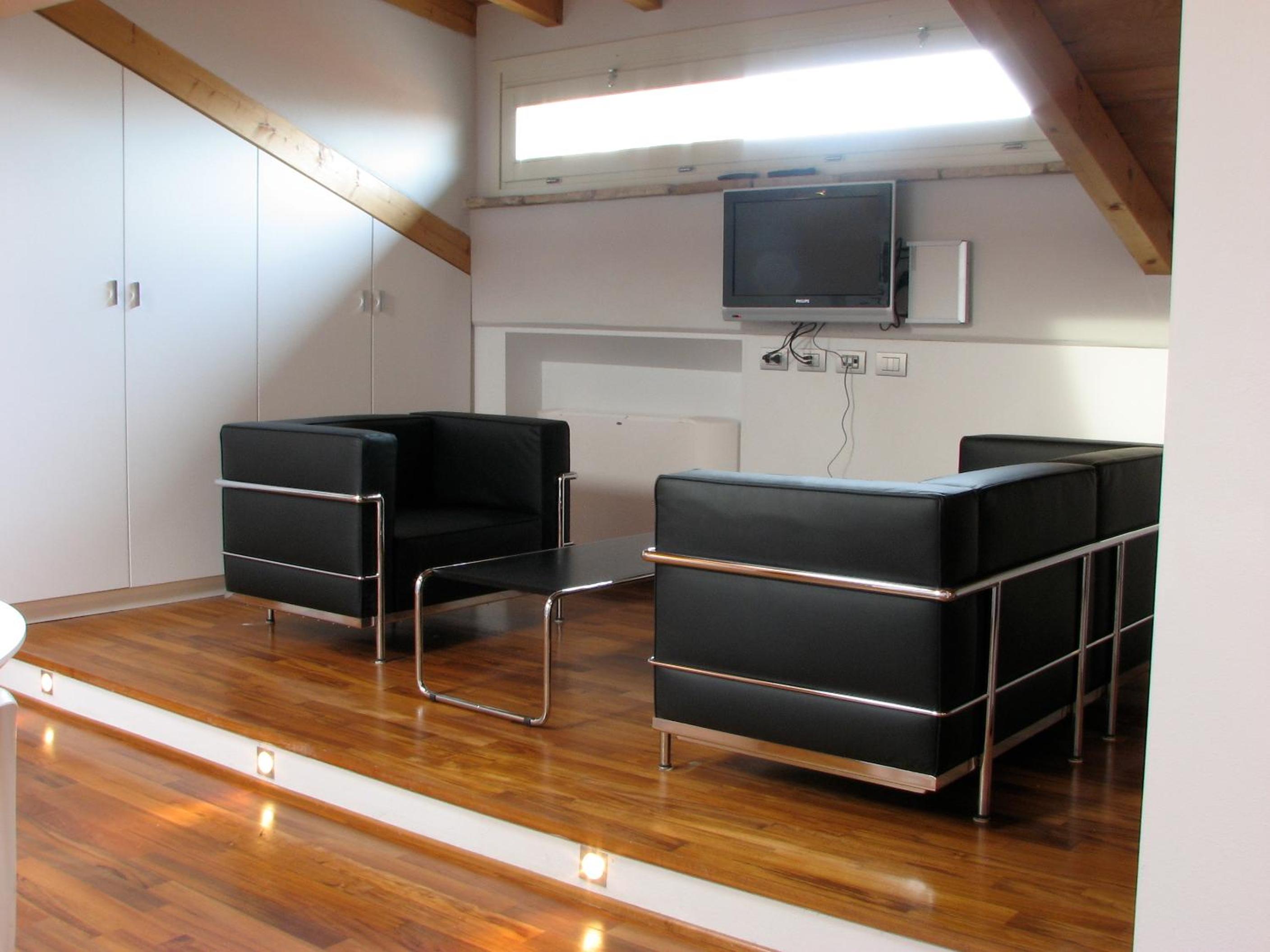 Deluxe Suite - Attic - Photo 2