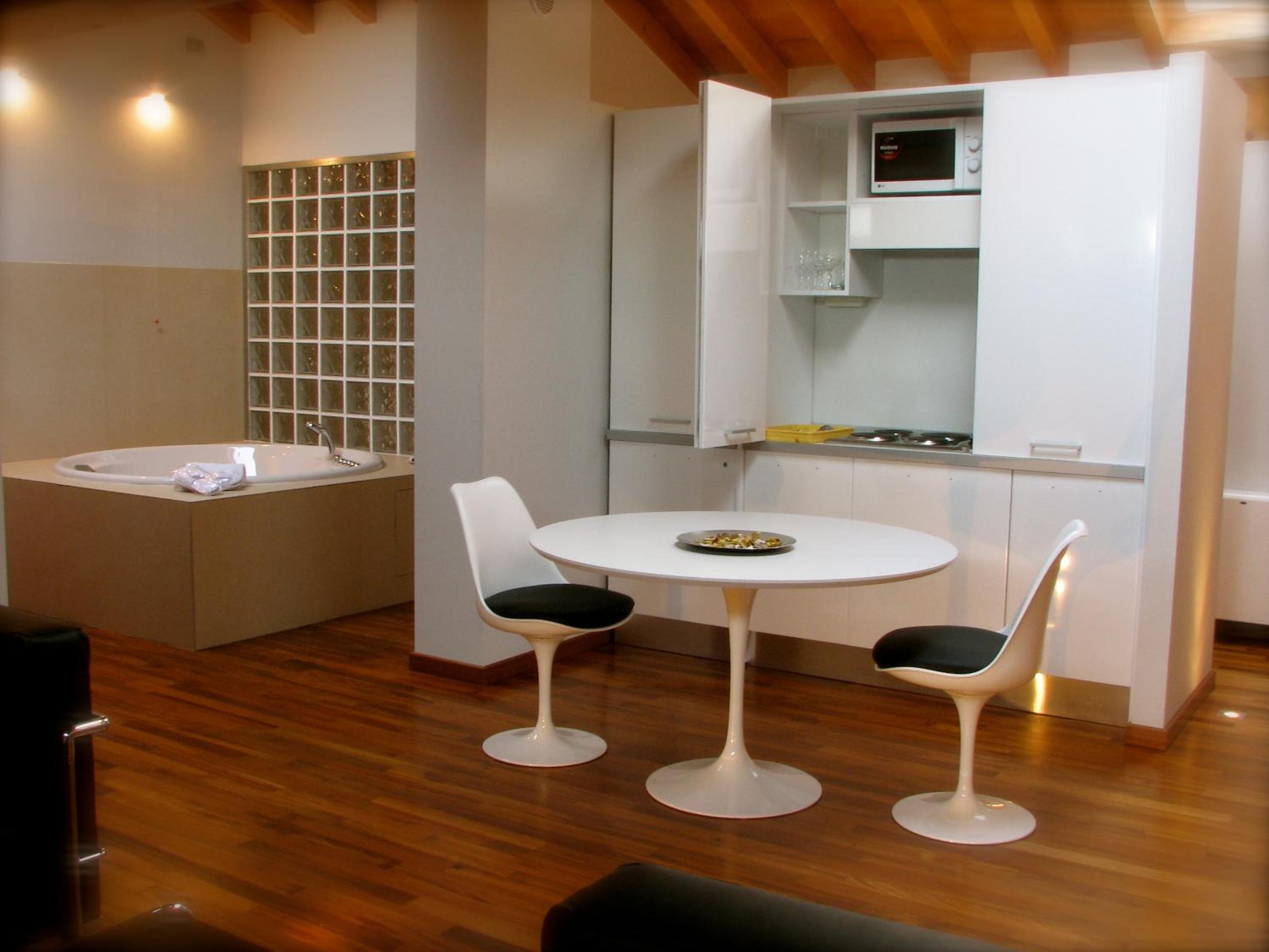 Deluxe Suite - Attic - Photo 14