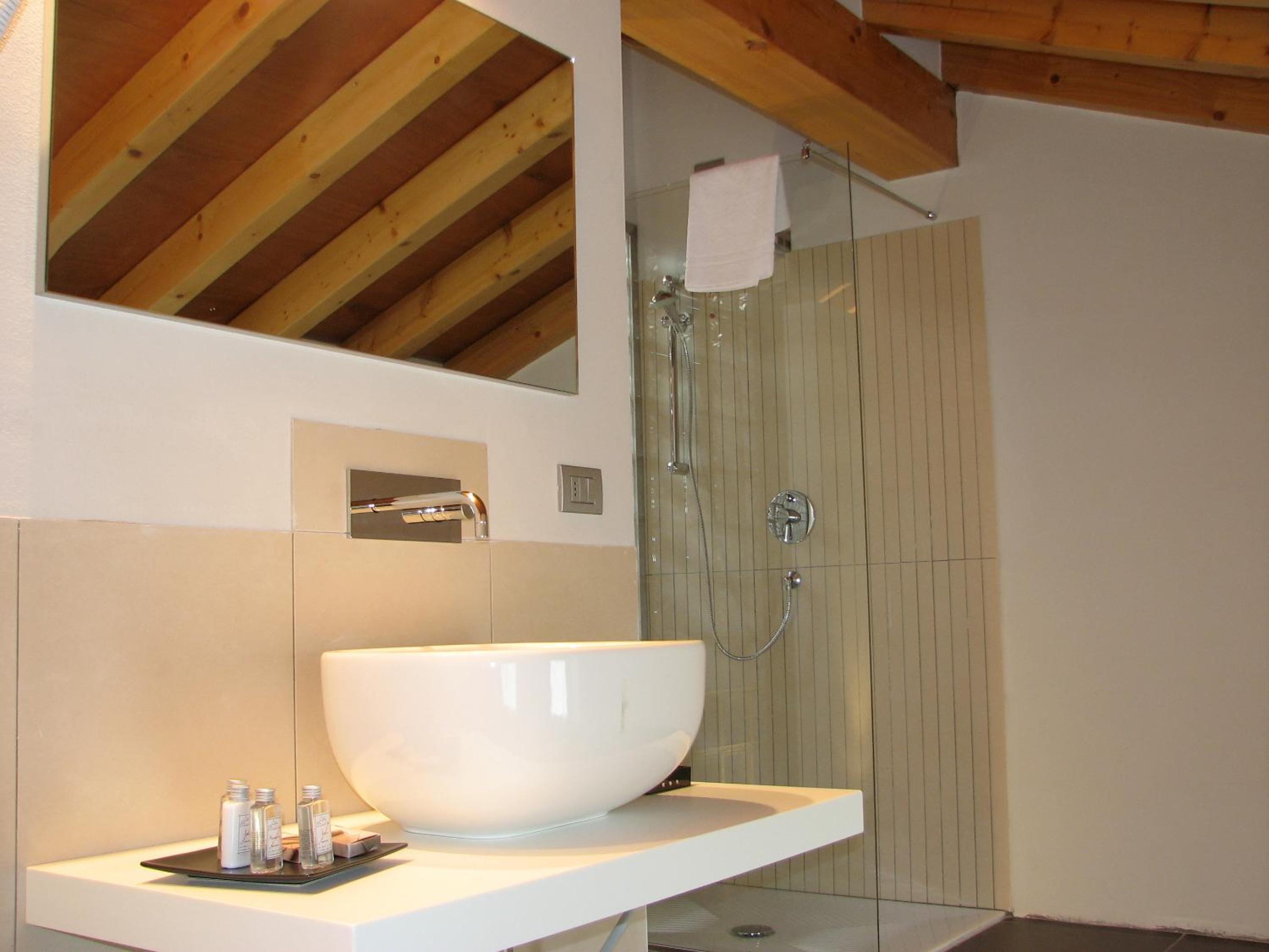 Deluxe Suite - Attic - Photo 16