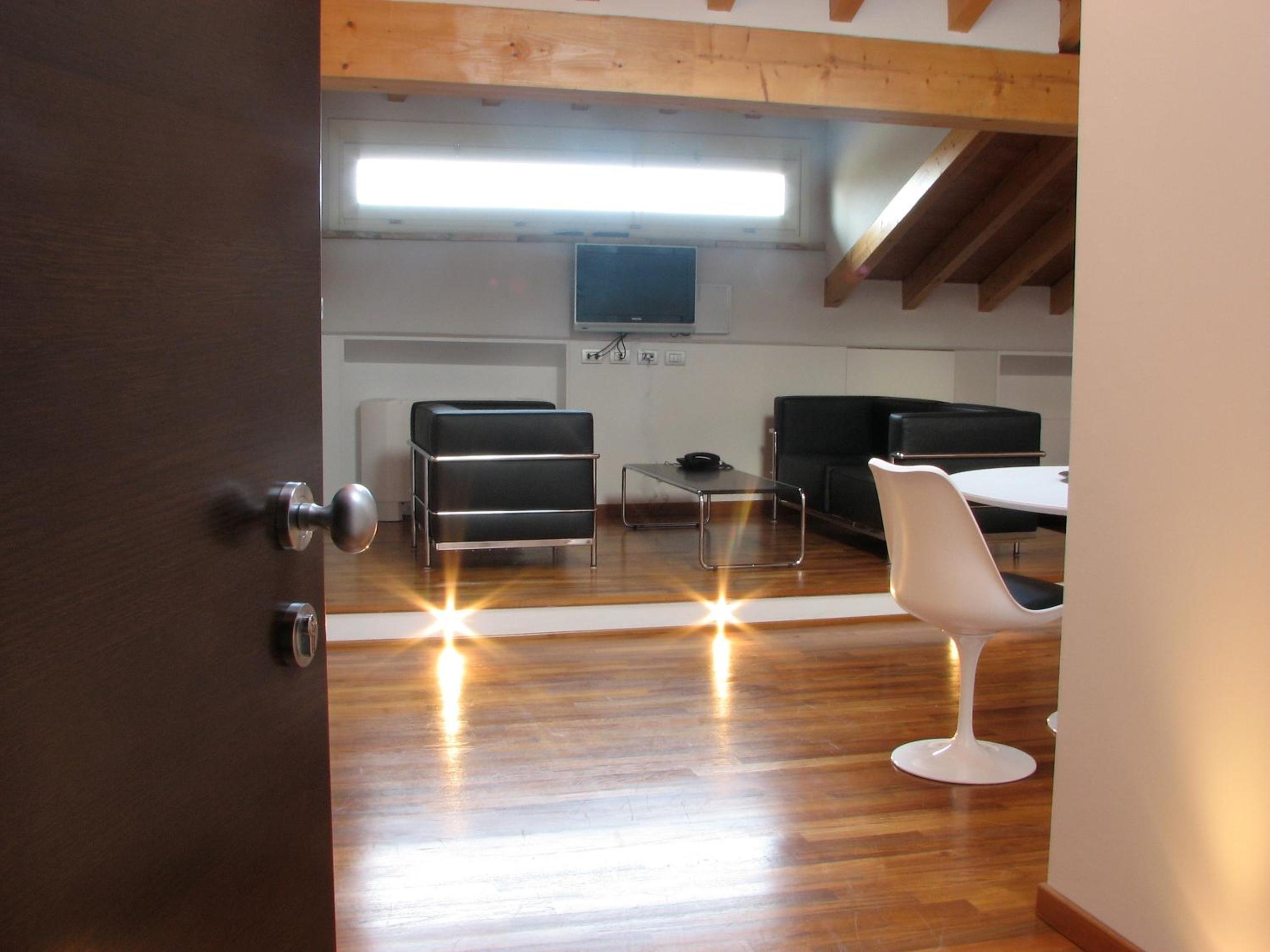 Deluxe Suite - Attic - Photo 10