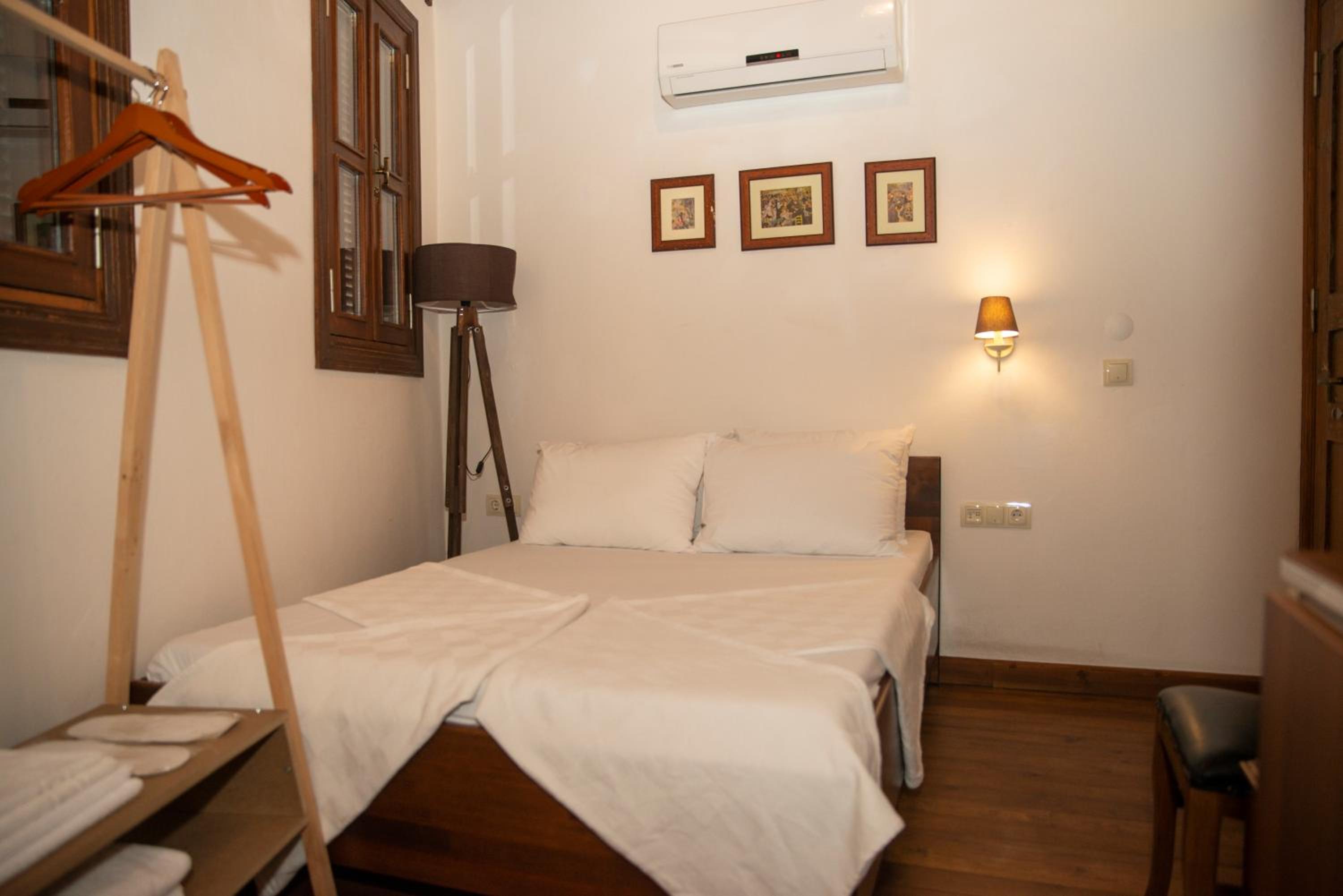 Standard Double Room - Photo 4