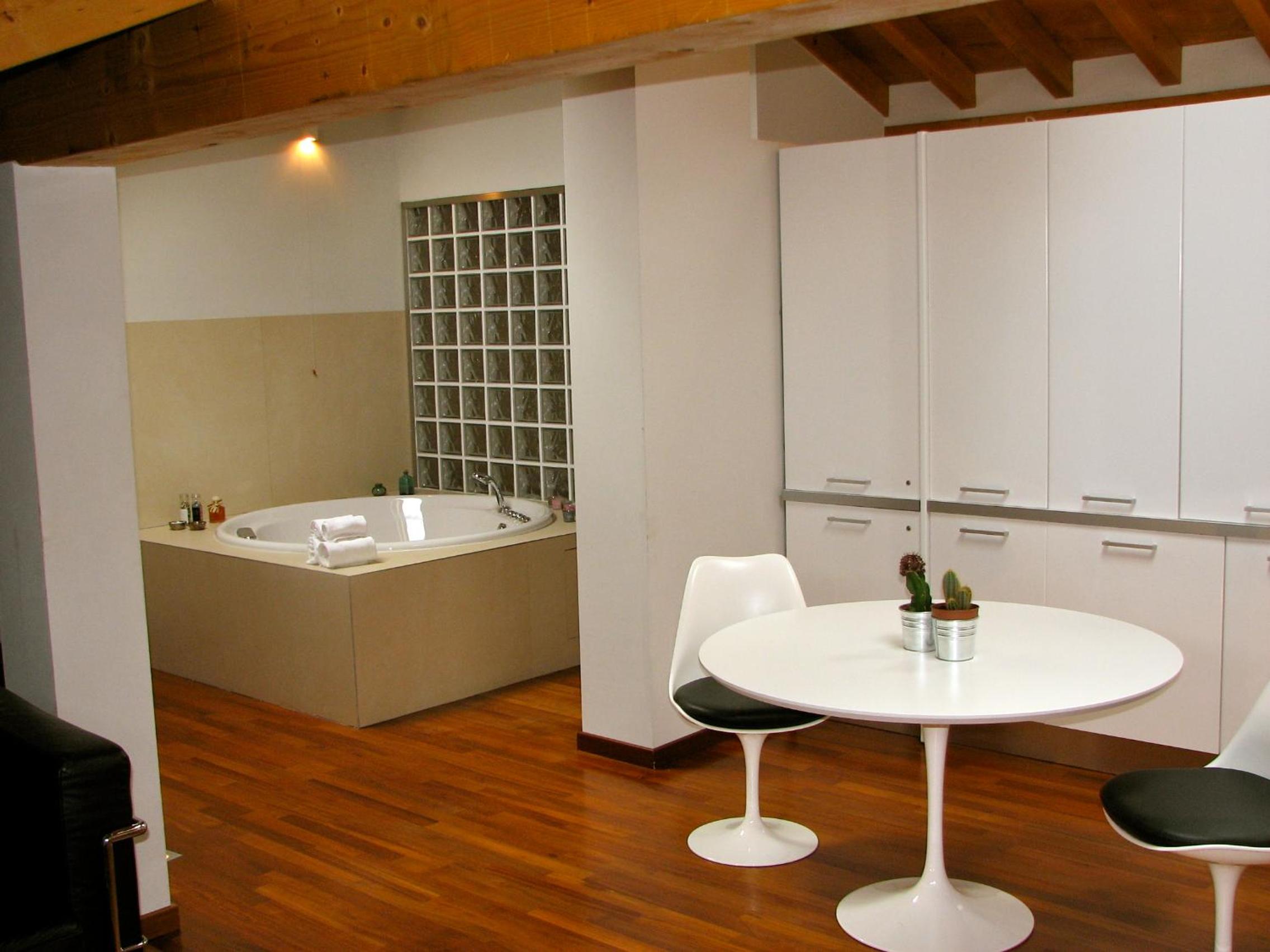 Deluxe Suite - Attic - Photo 6