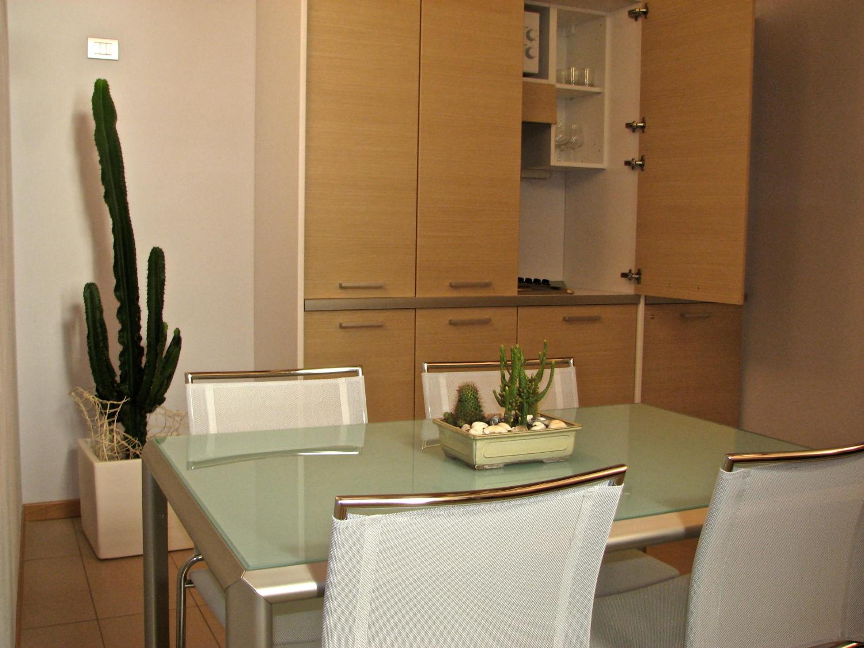 Superior One-Bedroom Apartment with Courtyard View - Photo 3