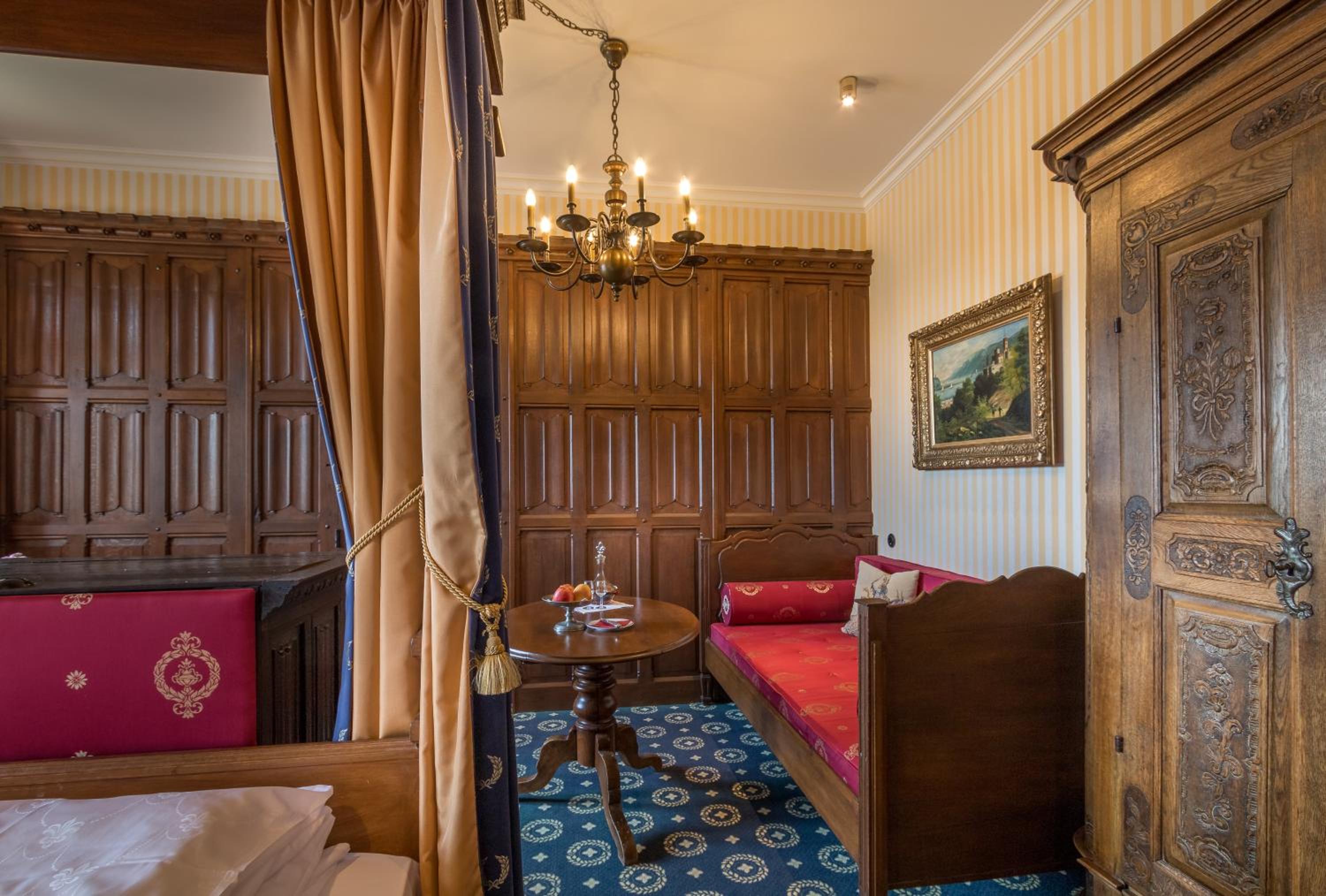 Deluxe Double Room with Bath - Photo 3