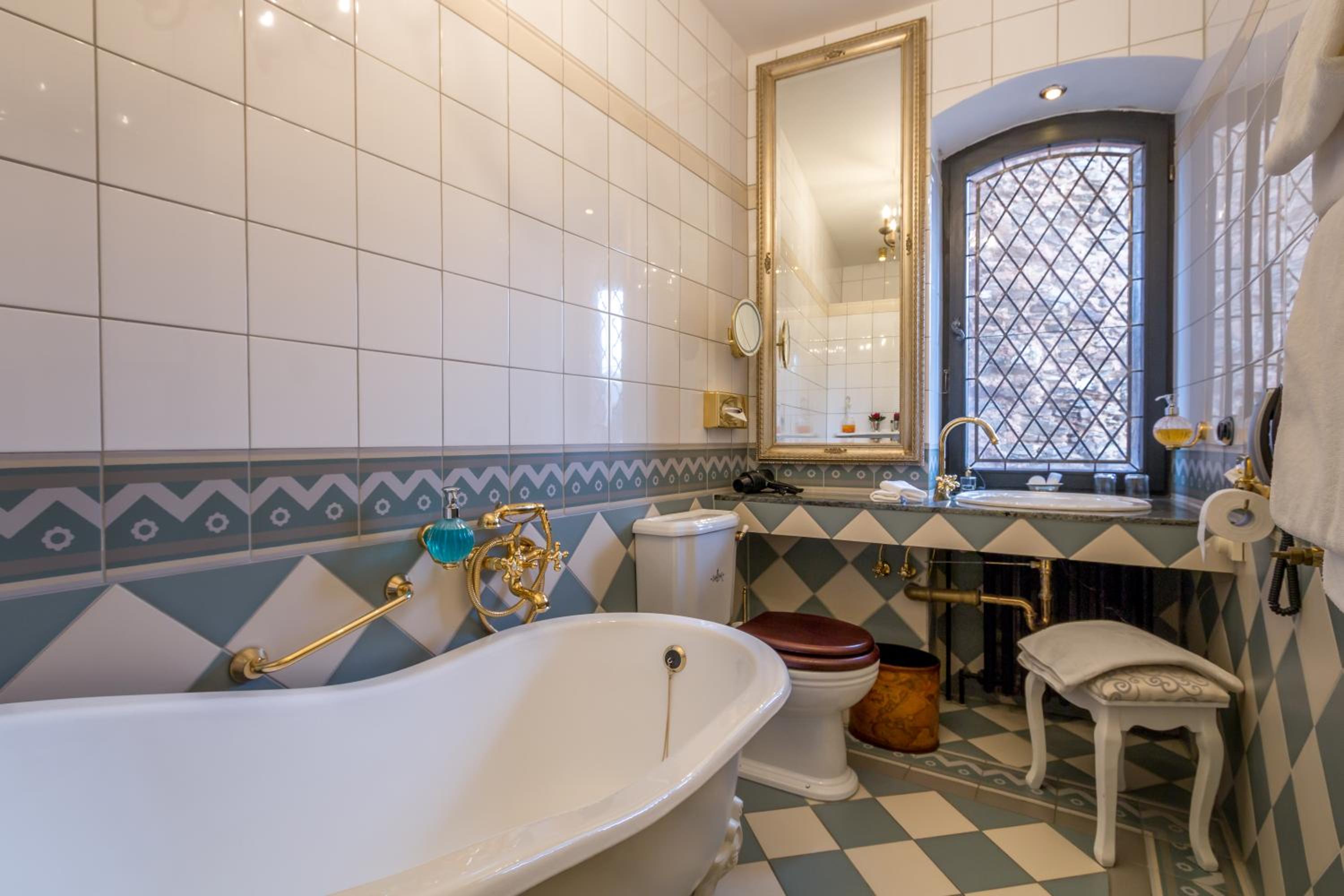 Deluxe Double Room with Shower - Photo 2