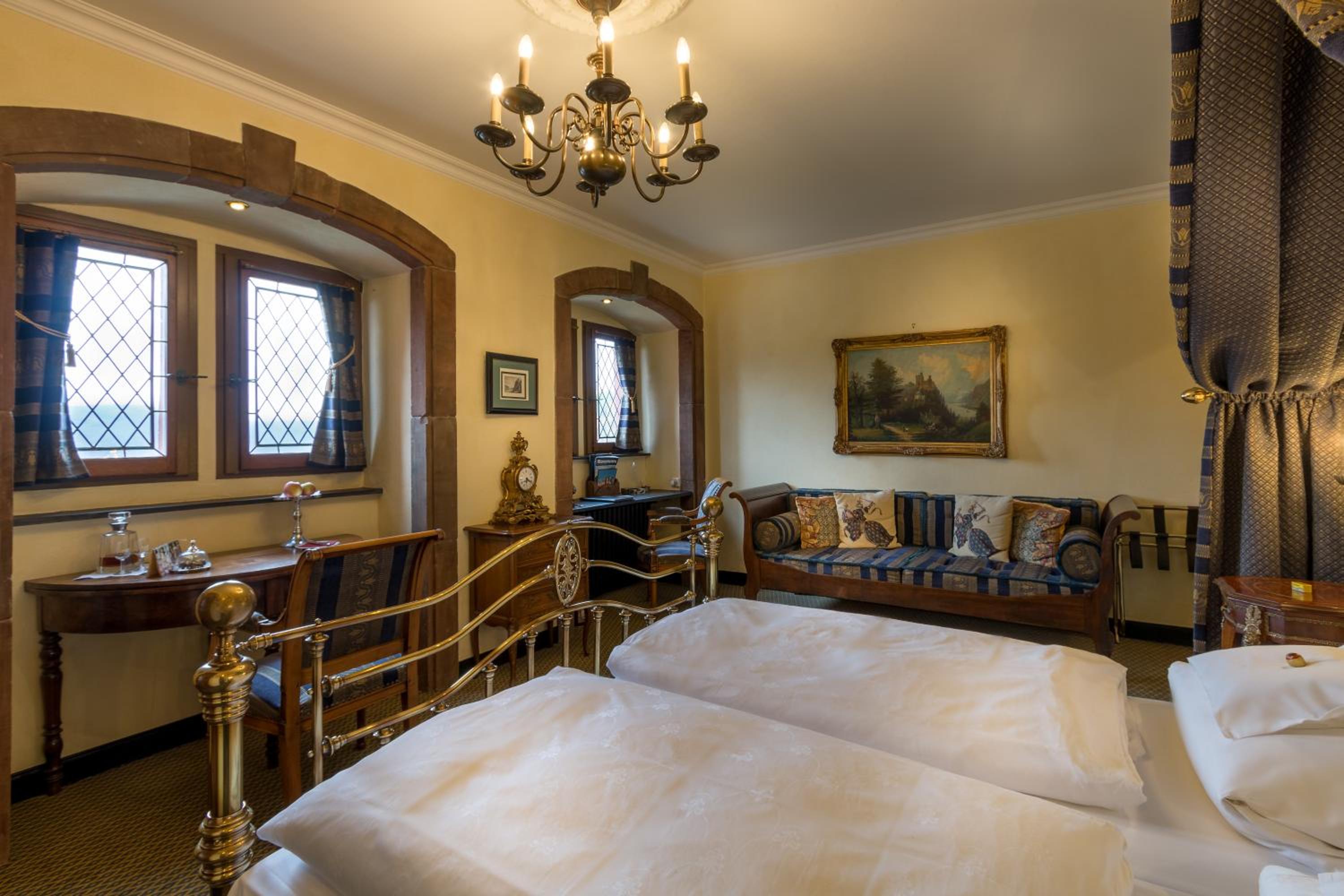 Deluxe Double Room with Shower - Photo 3