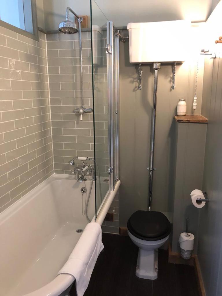Superior Kingsize with En Suite Bath photo 2