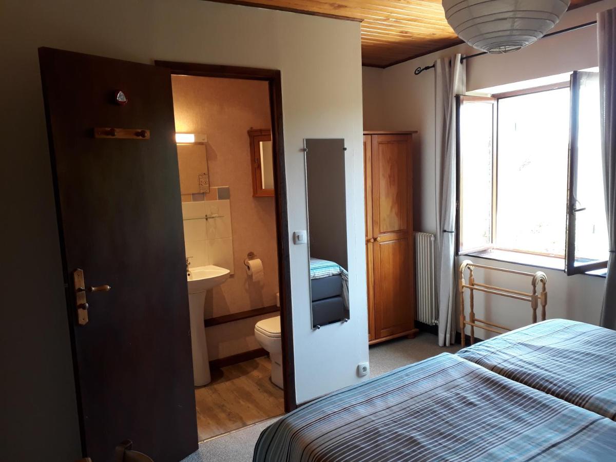 Twin Room with Private Bathroom photo 1