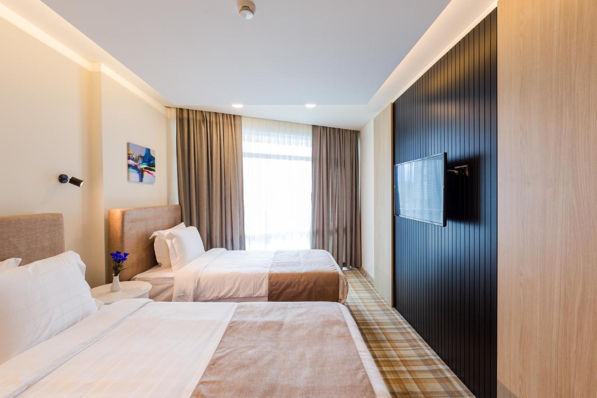 Twin Room with Balcony and Mountain View
