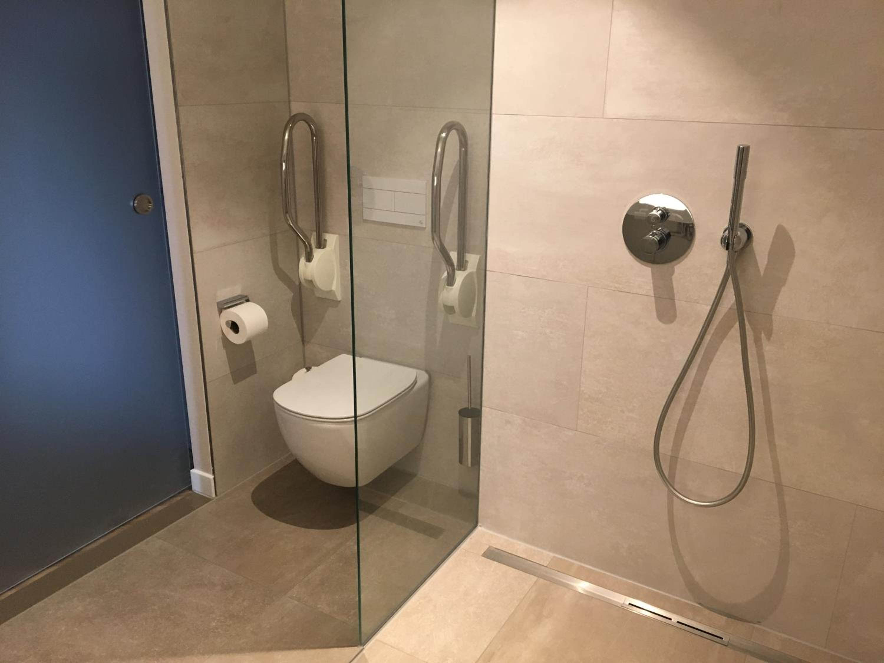 Twin Room - Disability Access photo 3