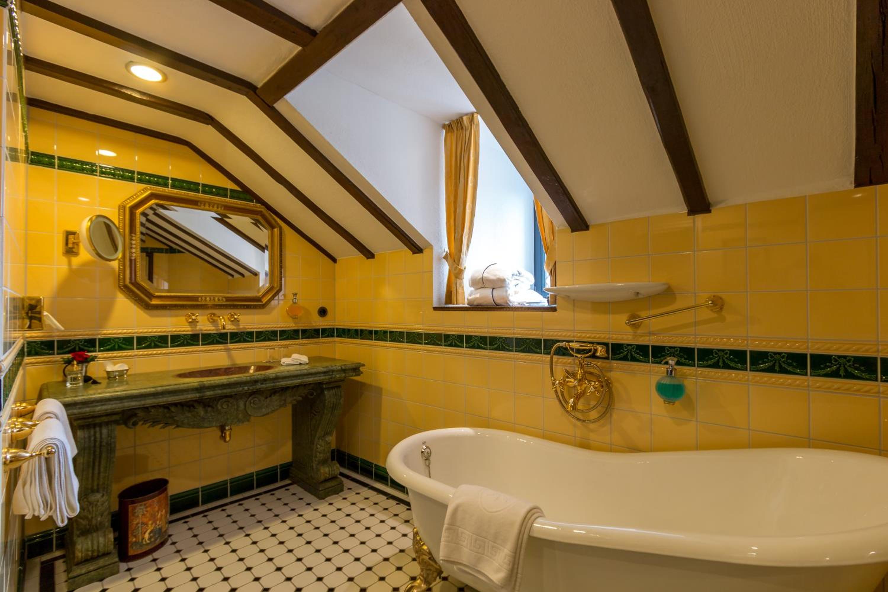 Queen Suite - Photo 4