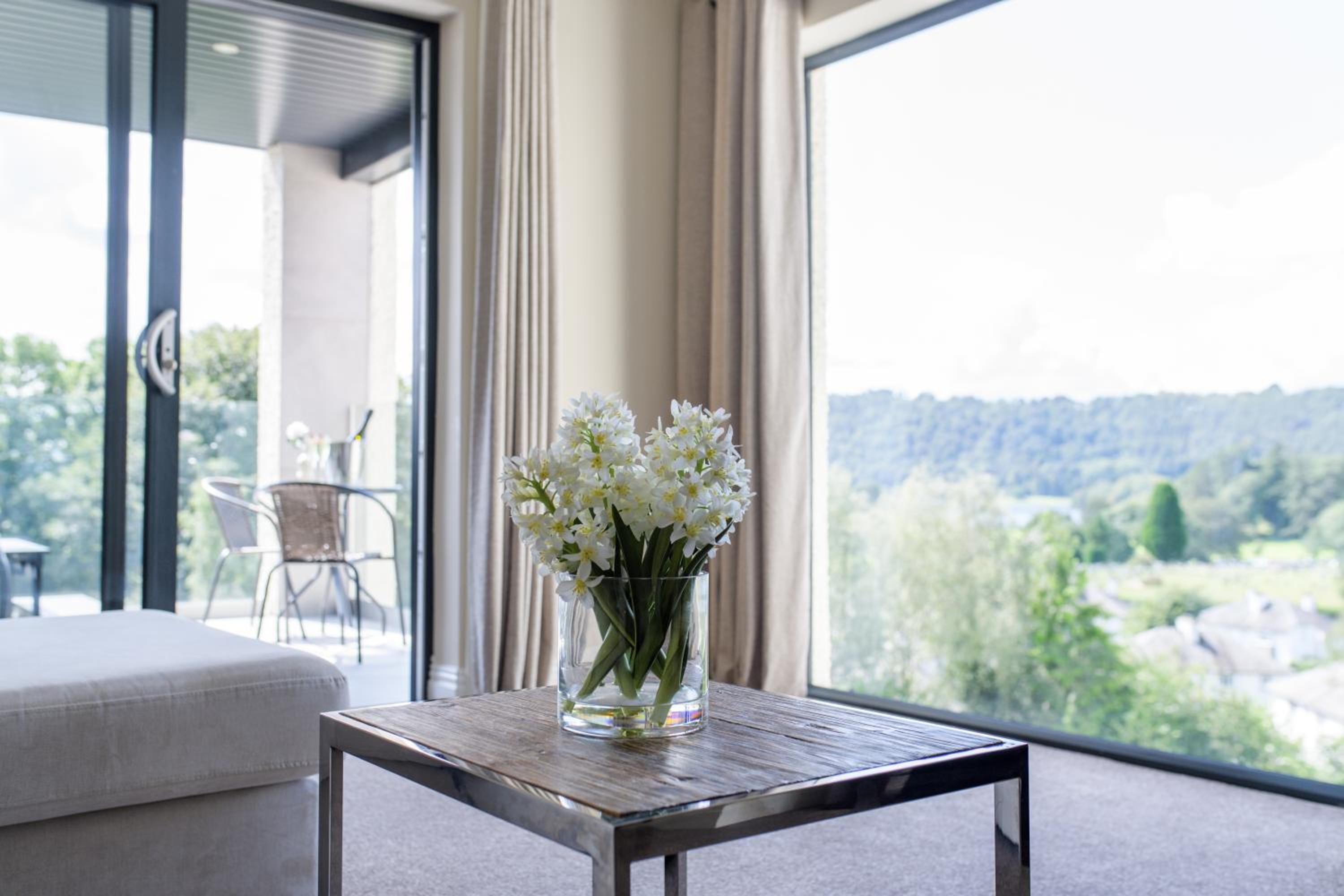 Windermere Suite with Hot Tub - Photo 4