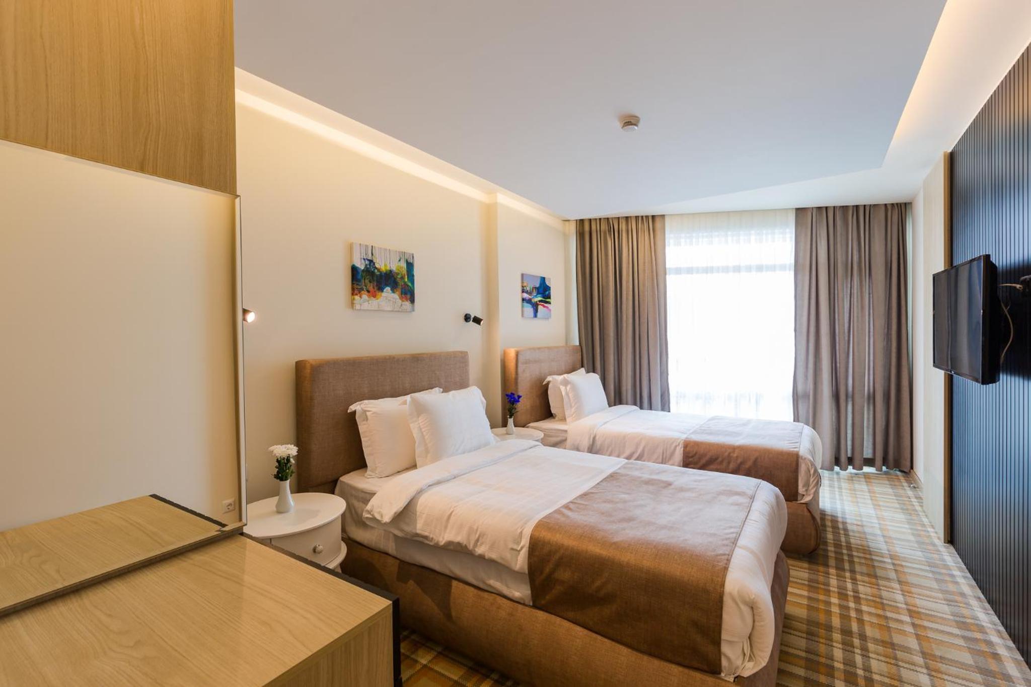 Twin Room with Balcony and Sea View photo 2