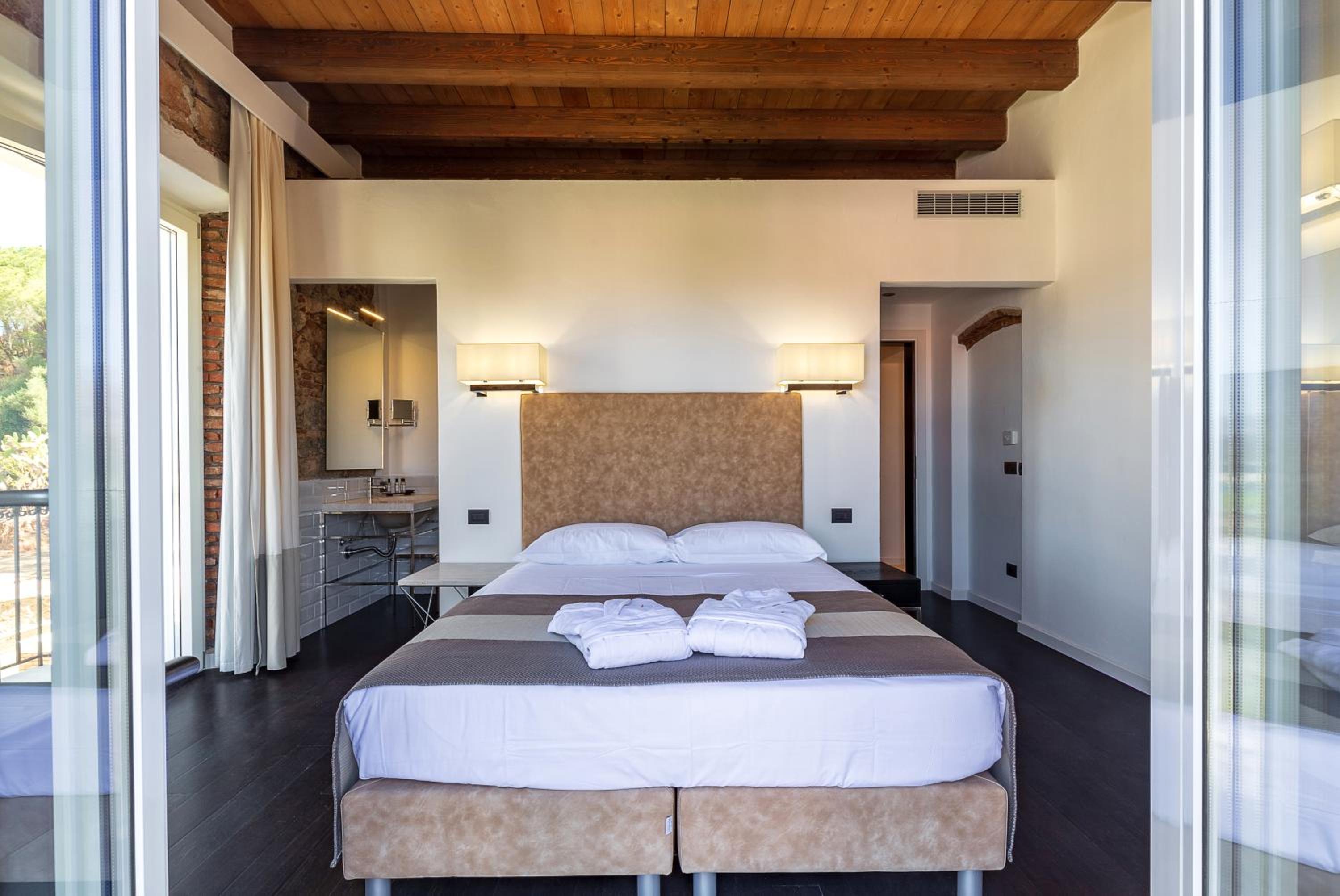 Double Room with Balcony and Sea View