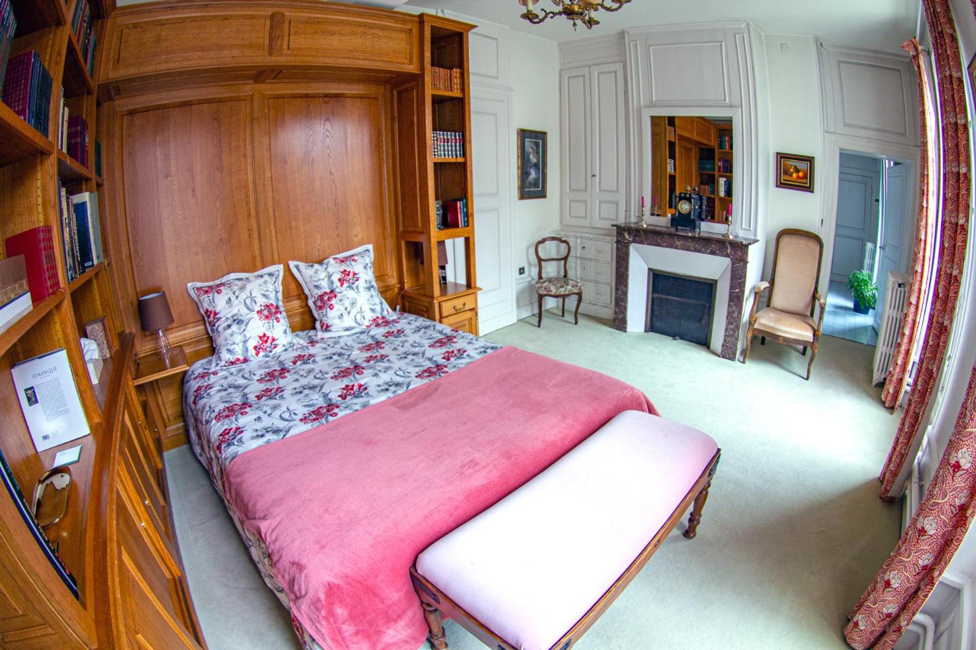 Queen Room photo 3