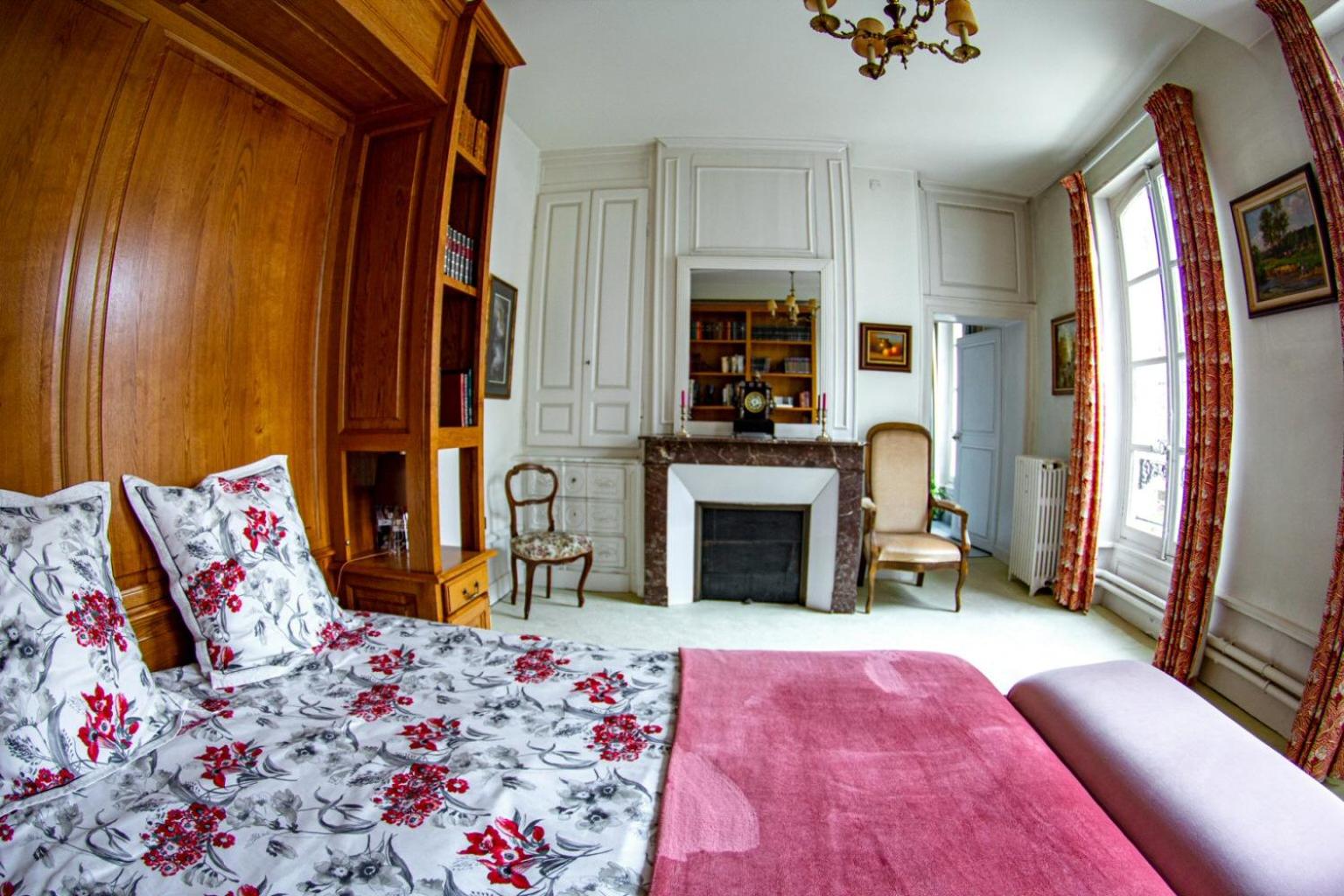 Queen Room photo 1