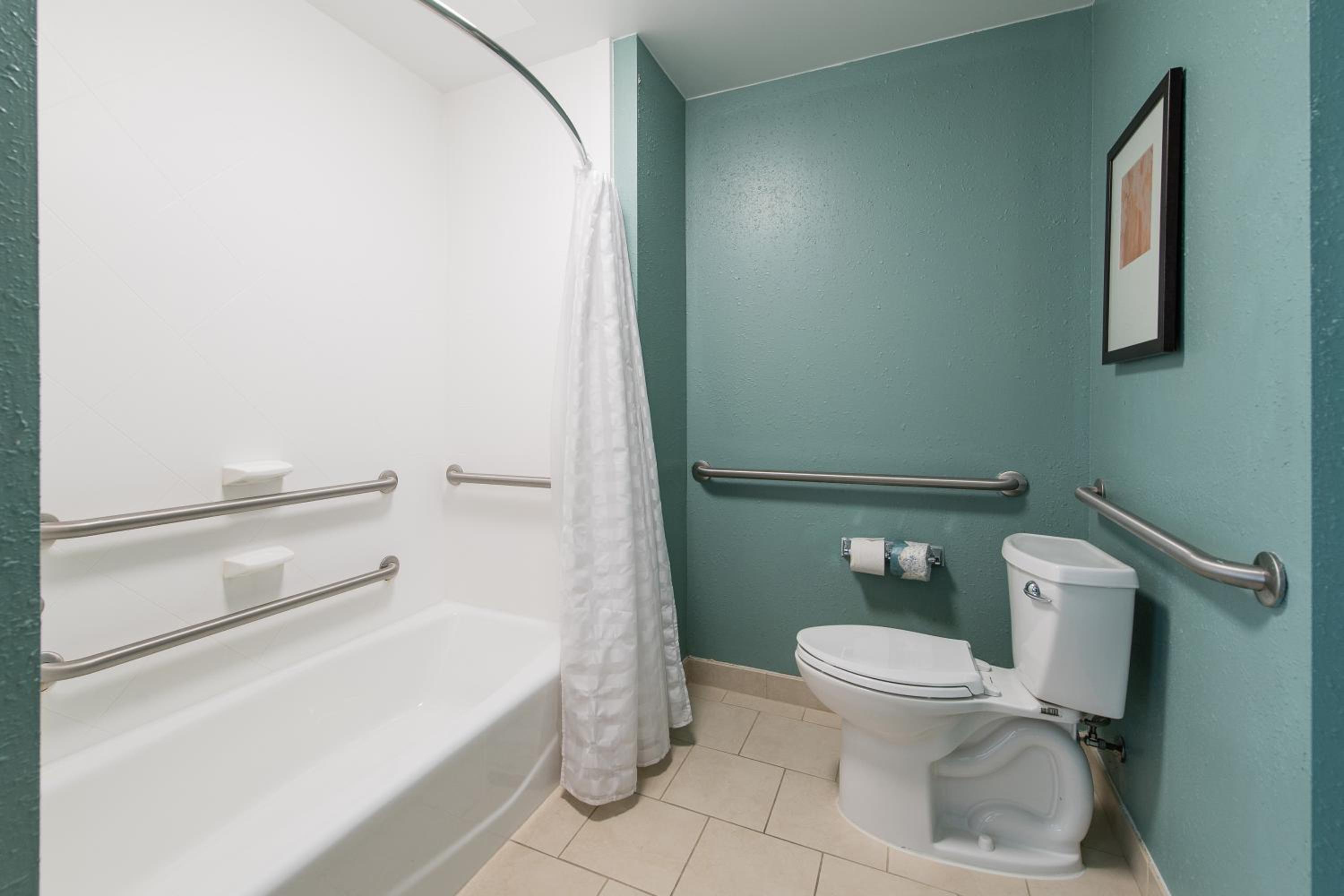 Queen Room with Two Queen Beds, Sofa Bed and Accessible Tub photo 3