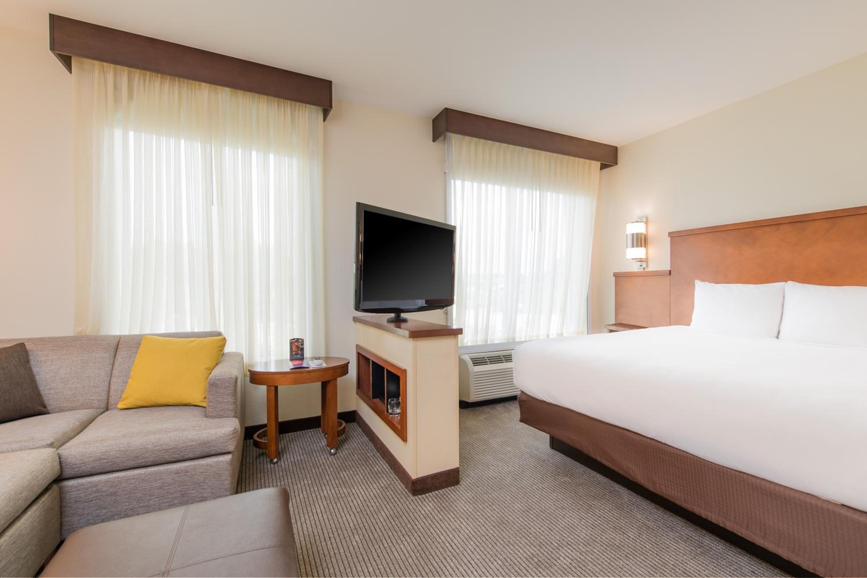 King Room with Sofa Bed photo 3