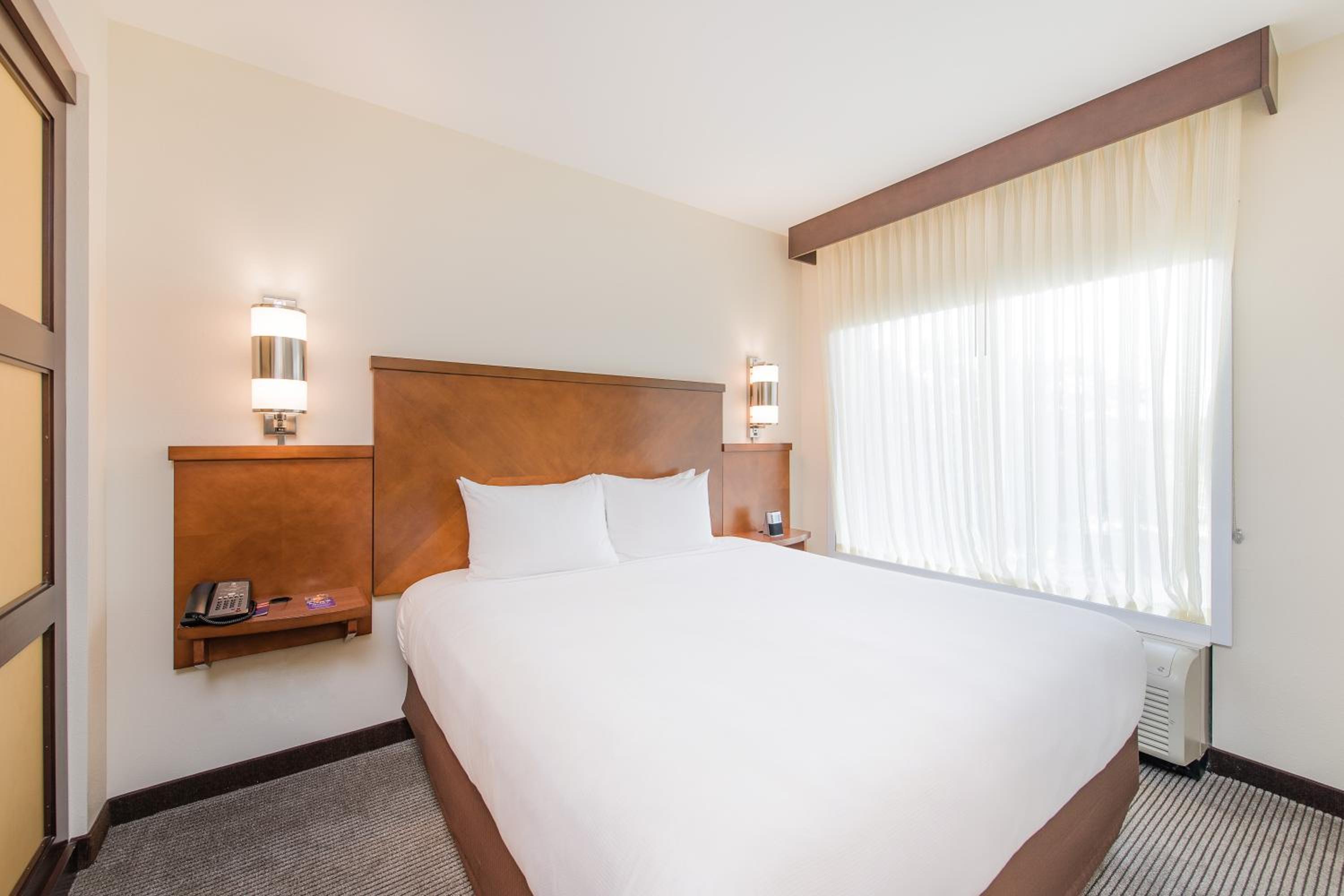 King Room with Sofa Bed photo 1
