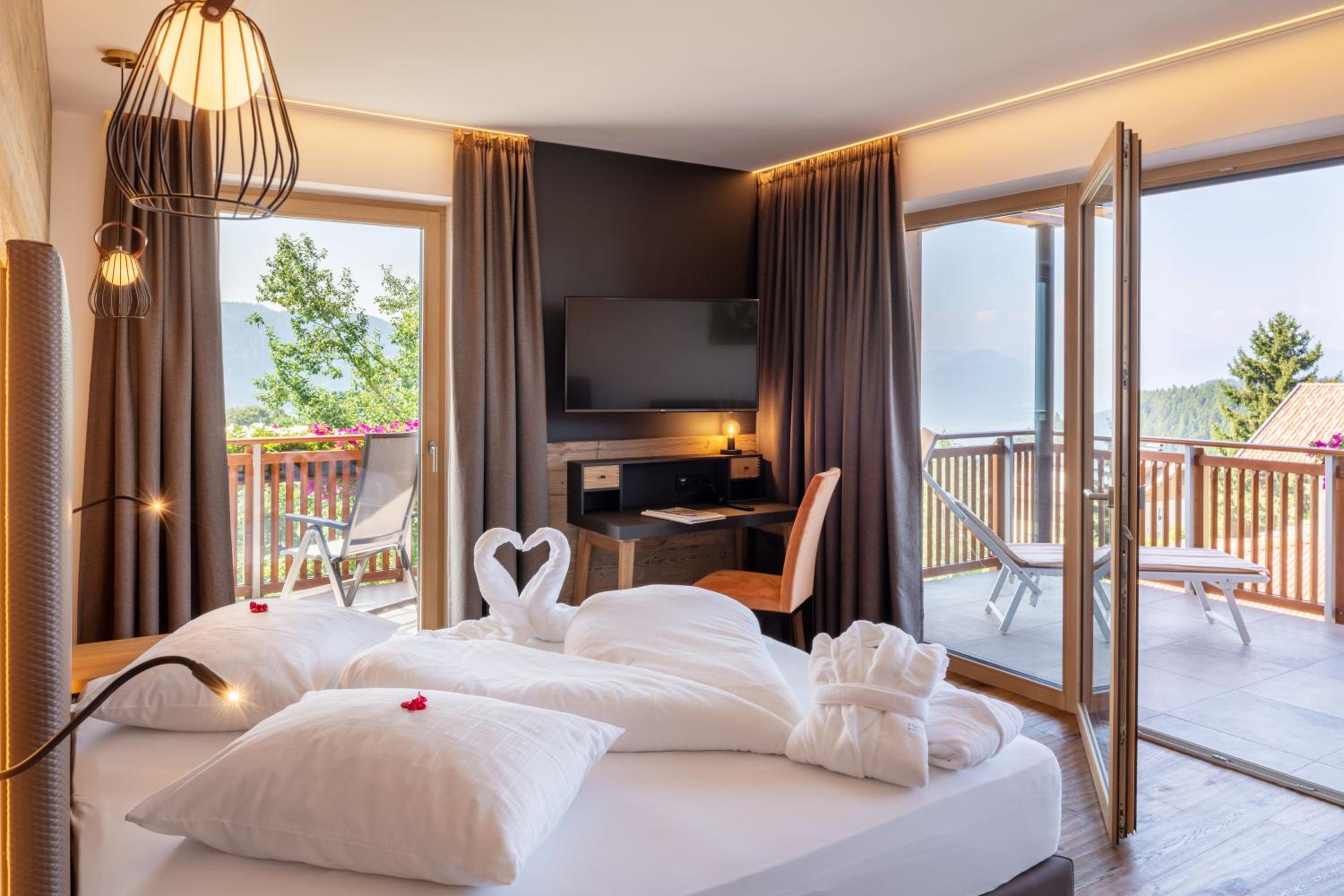 Deluxe Double Room with Balcony - Photo 1