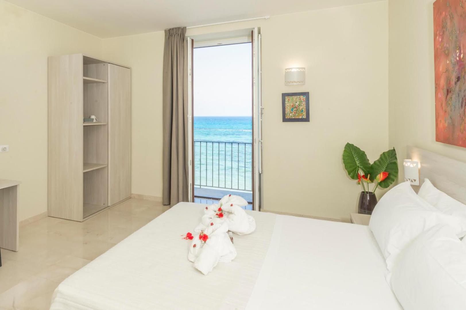 Double Room with Sea View photo 2