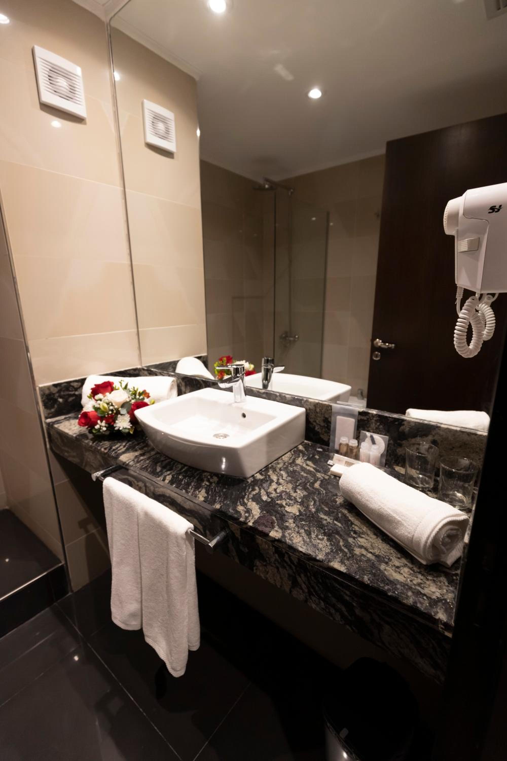 Superior Triple Room photo 2