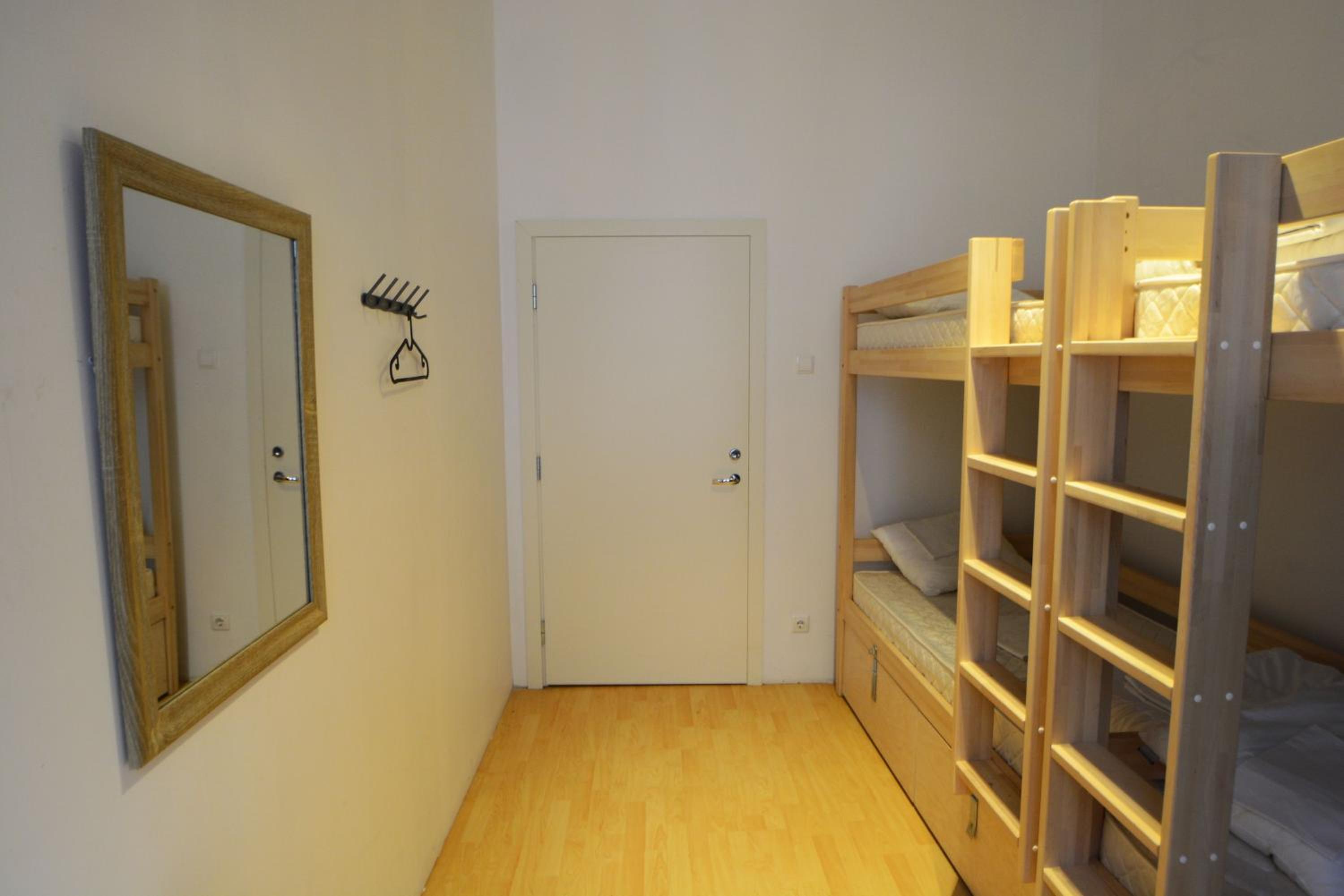 Quadruple Room with Shared Bathroom photo 3