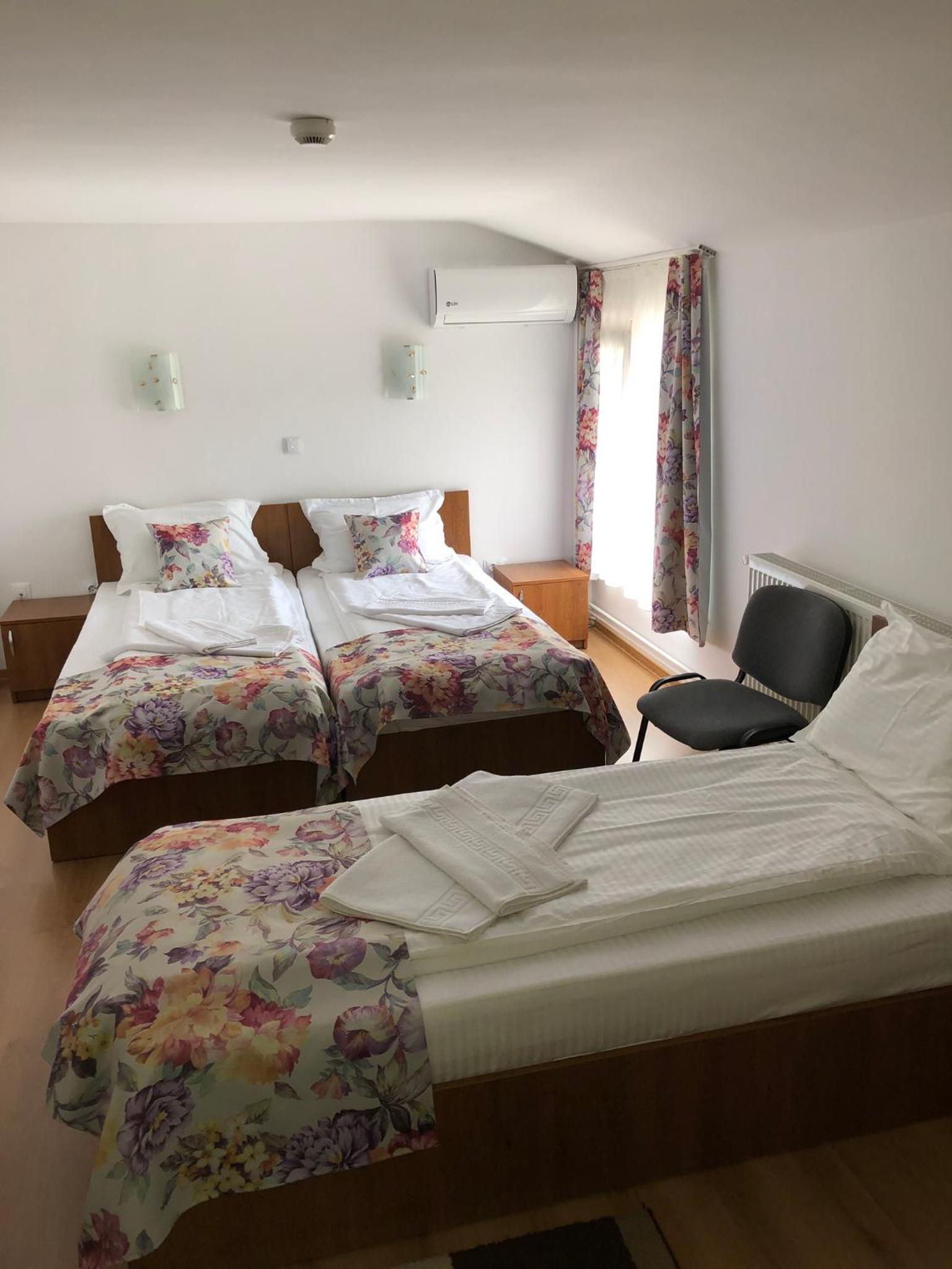 Basic Triple Room - Photo 2