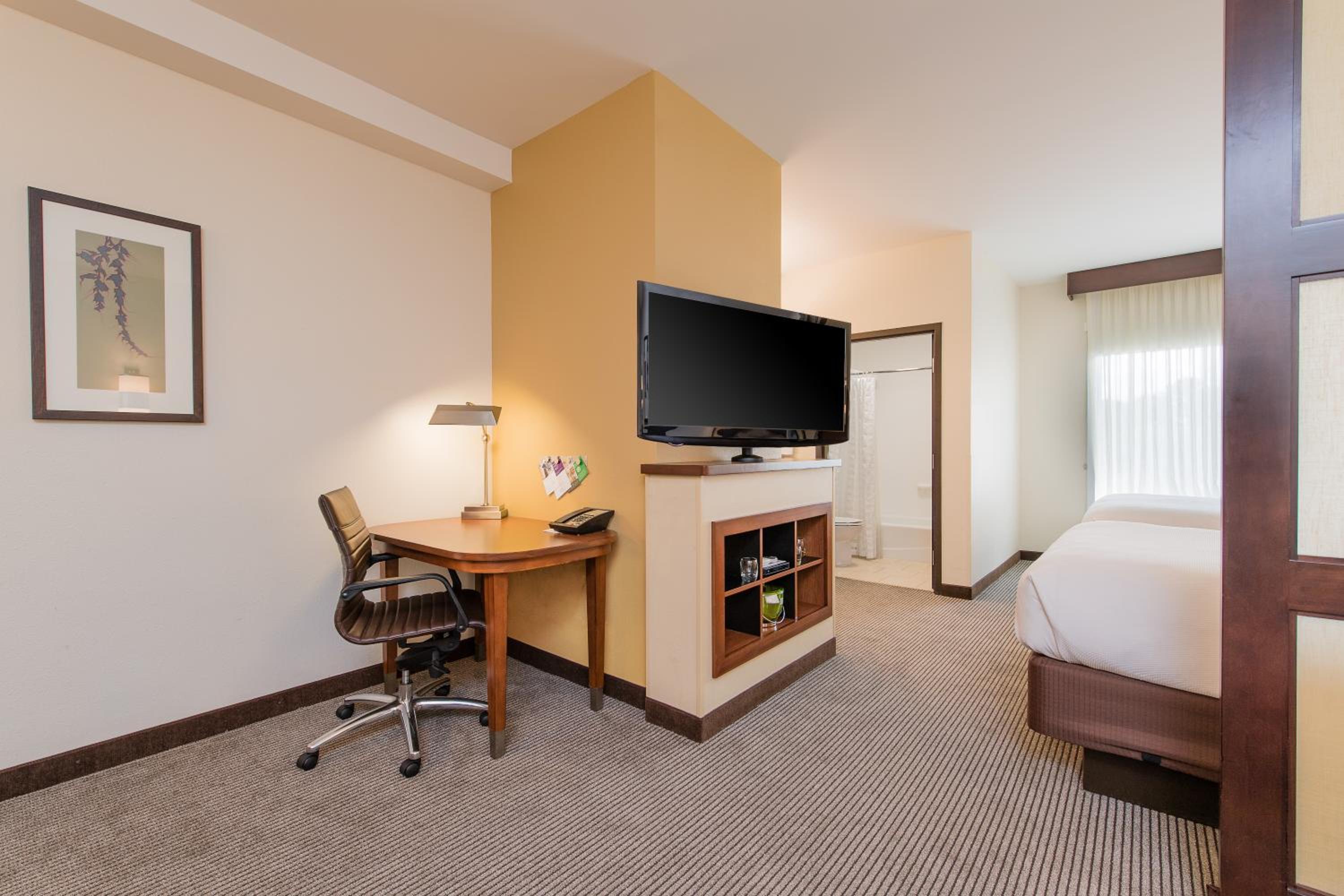 Queen Room with Two Queen Beds and Sofa Bed photo 2