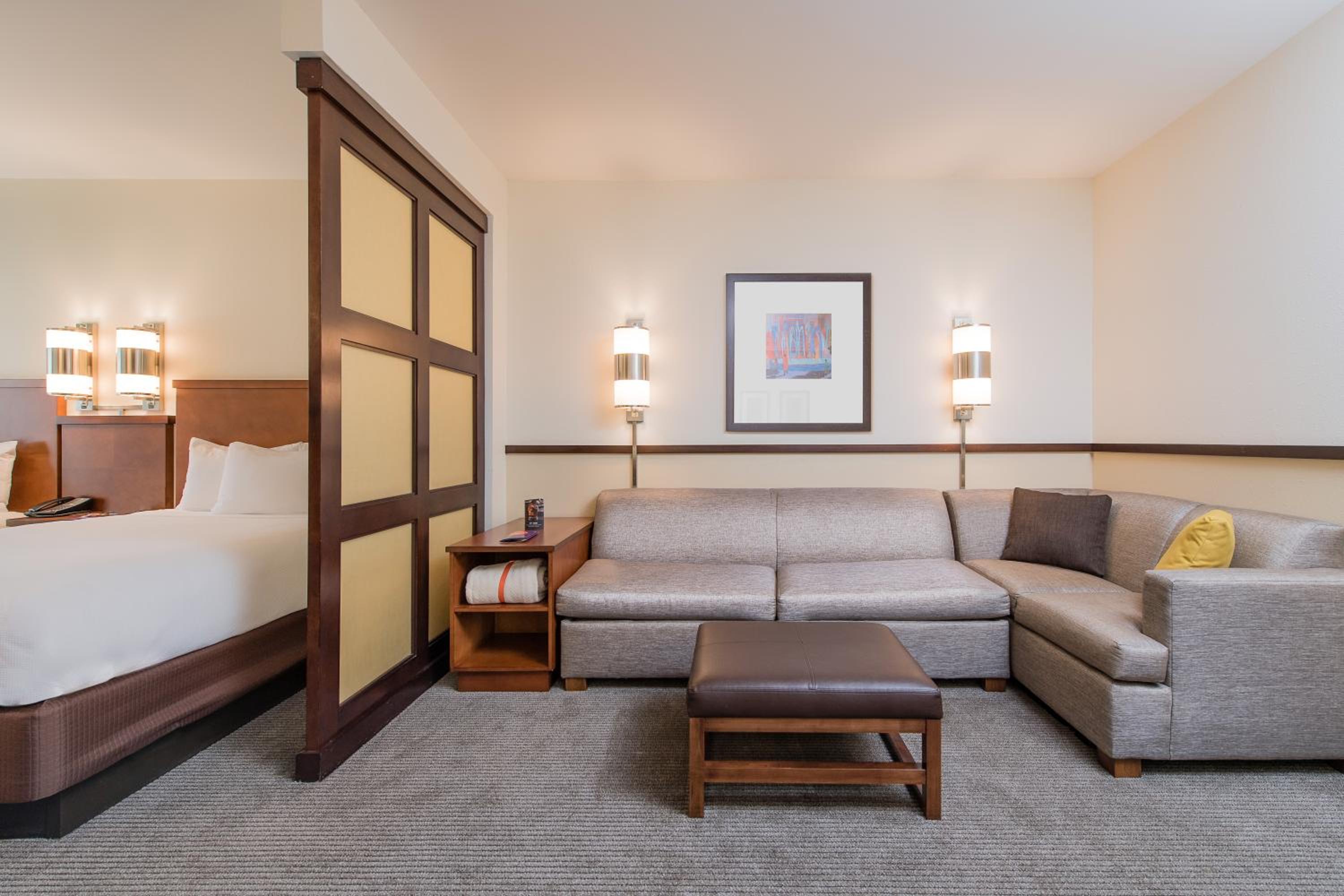 Queen Room with Two Queen Beds and Sofa Bed photo 3