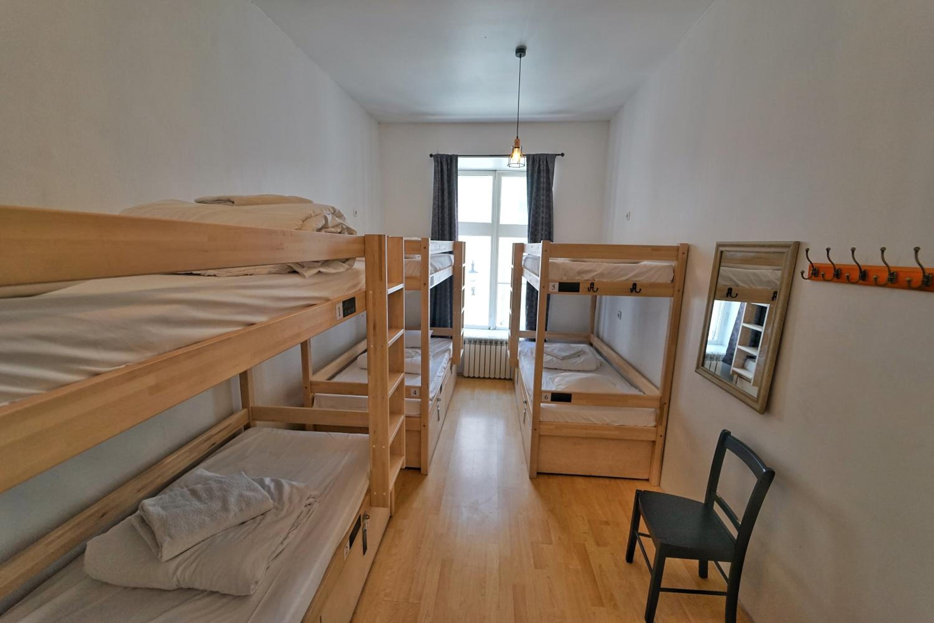 Bed in 6-Bed Mixed Dormitory Room photo 1