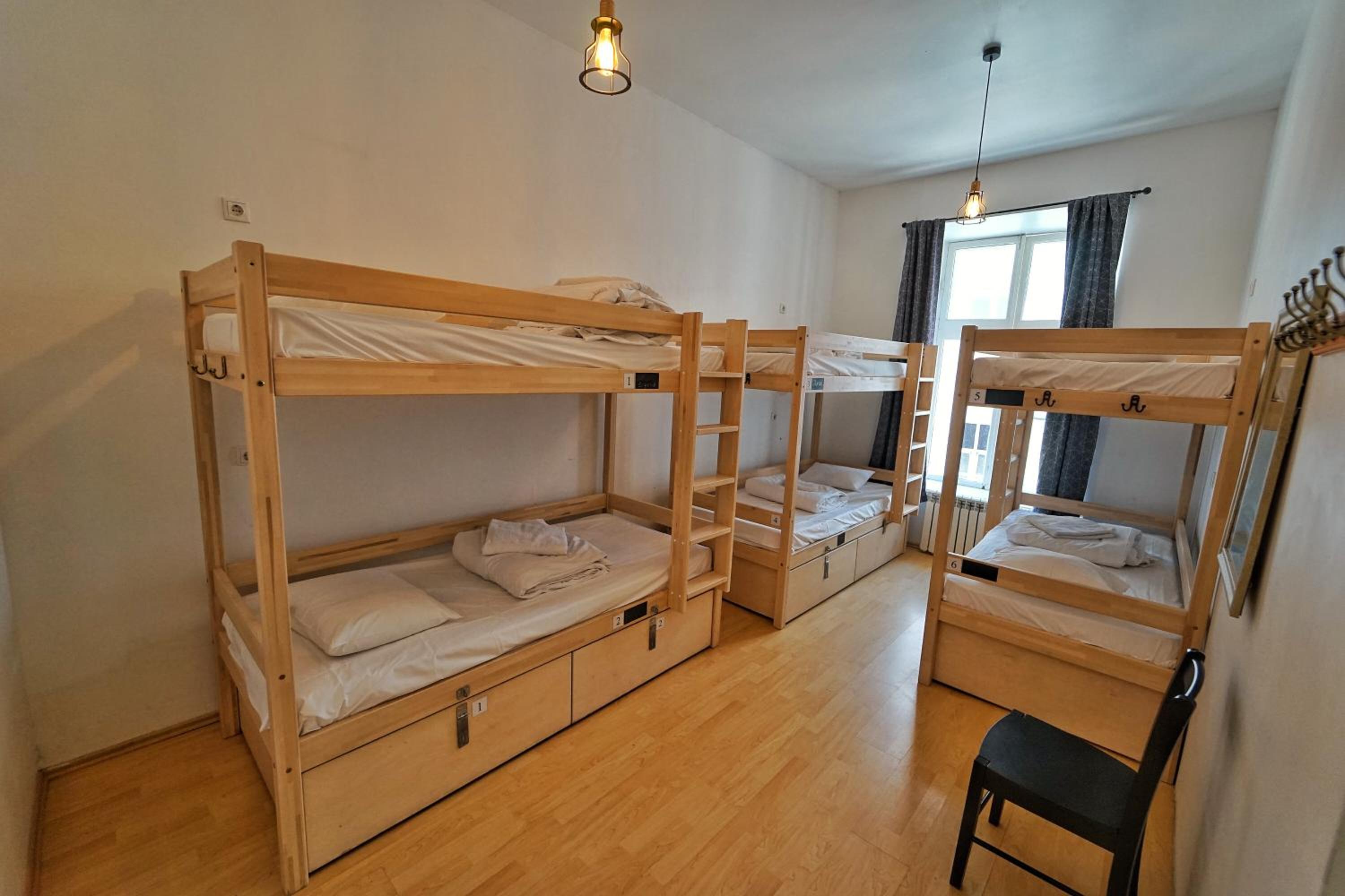 6-Bed Private Room photo 1