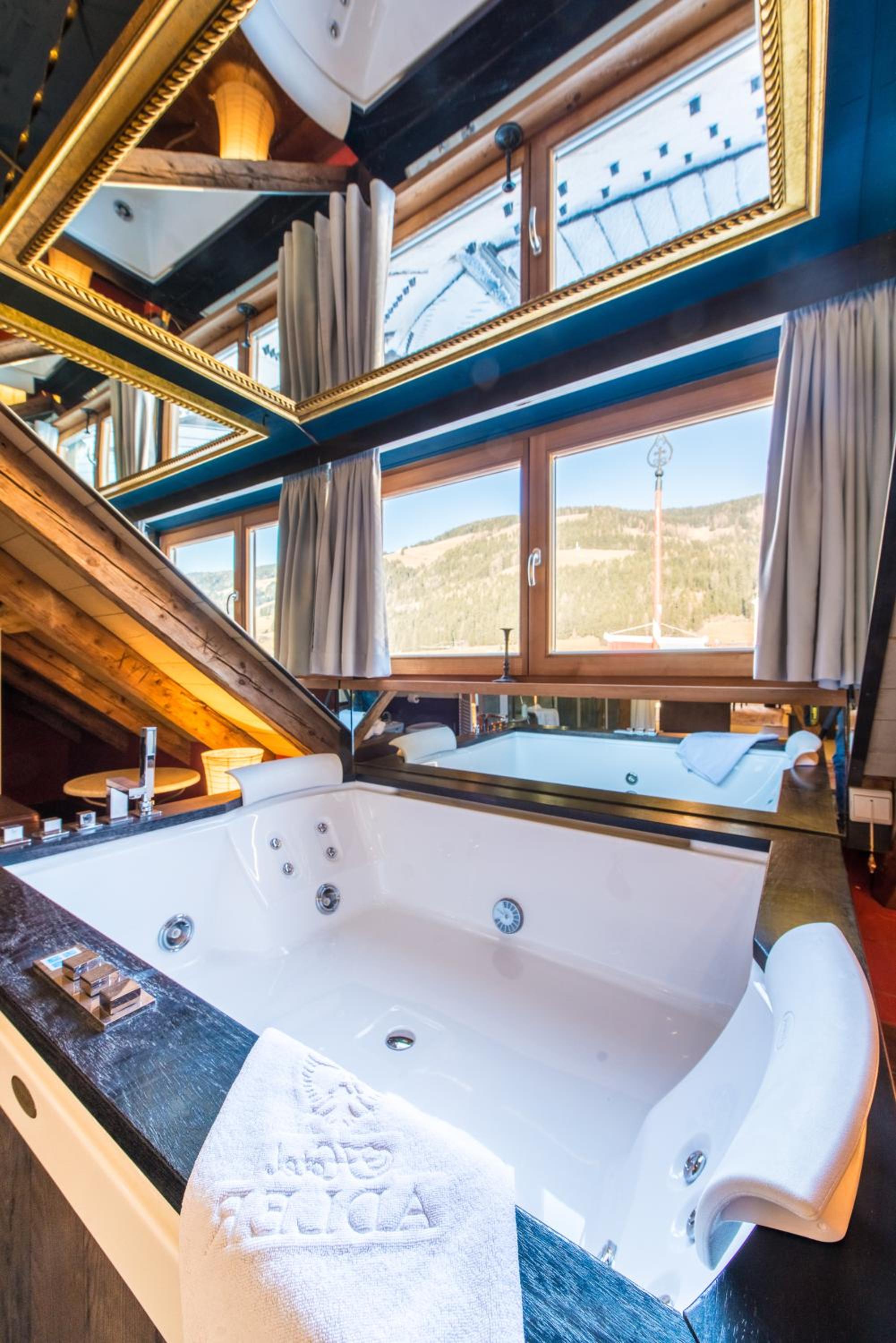 Suite - Attic - Photo 3
