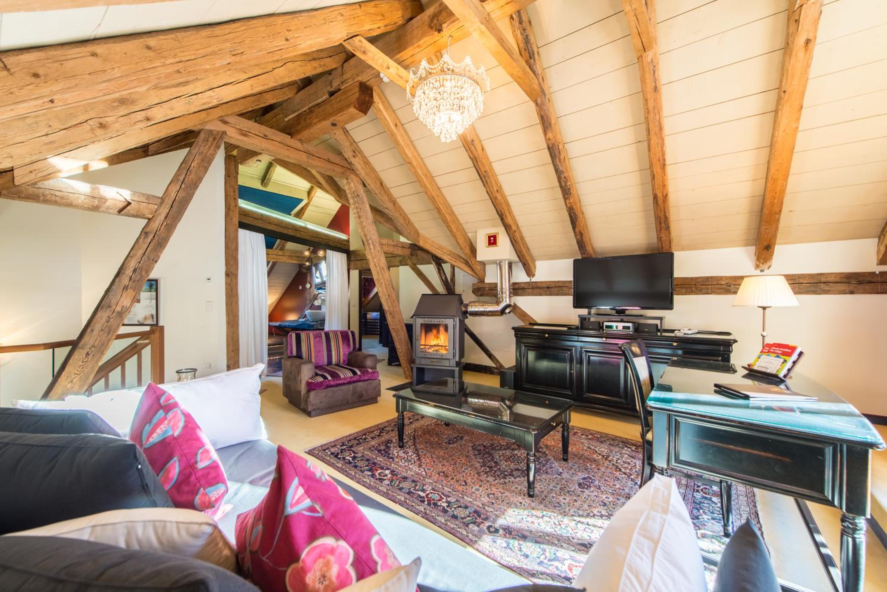 Suite - Attic - Photo 1