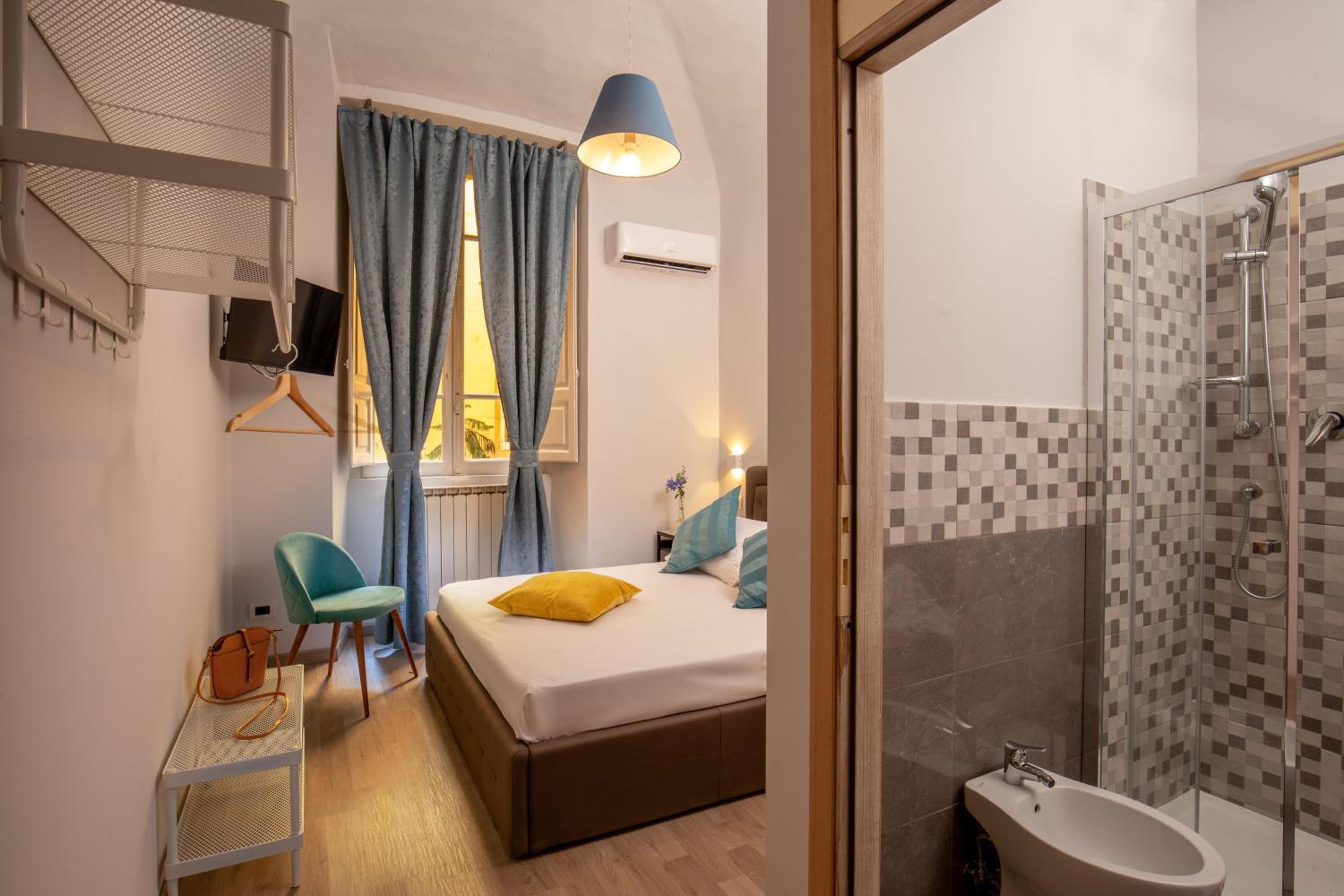 Economy Double Room photo 2