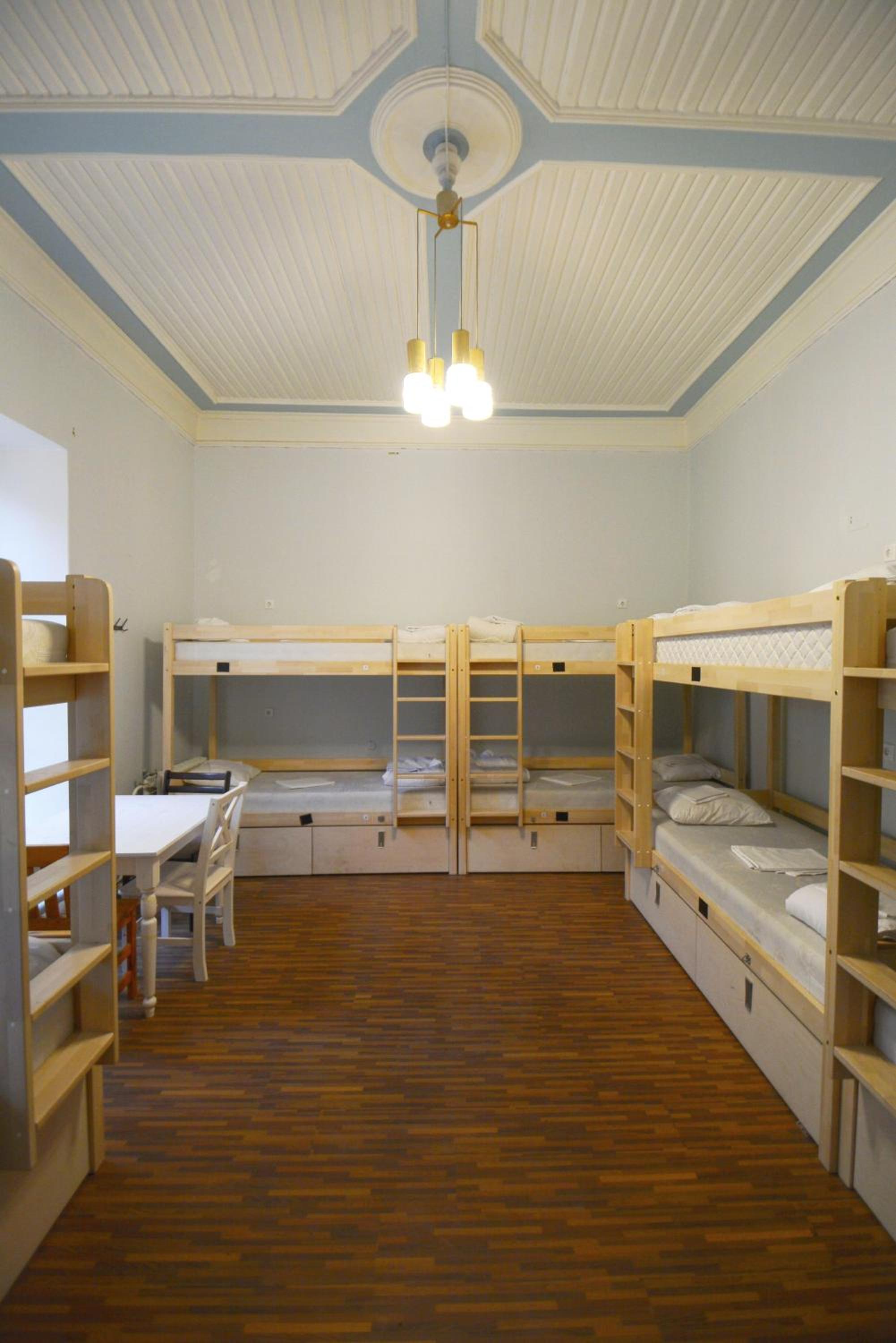 Bed in 10-Bed Mixed Dormitory Room photo 1