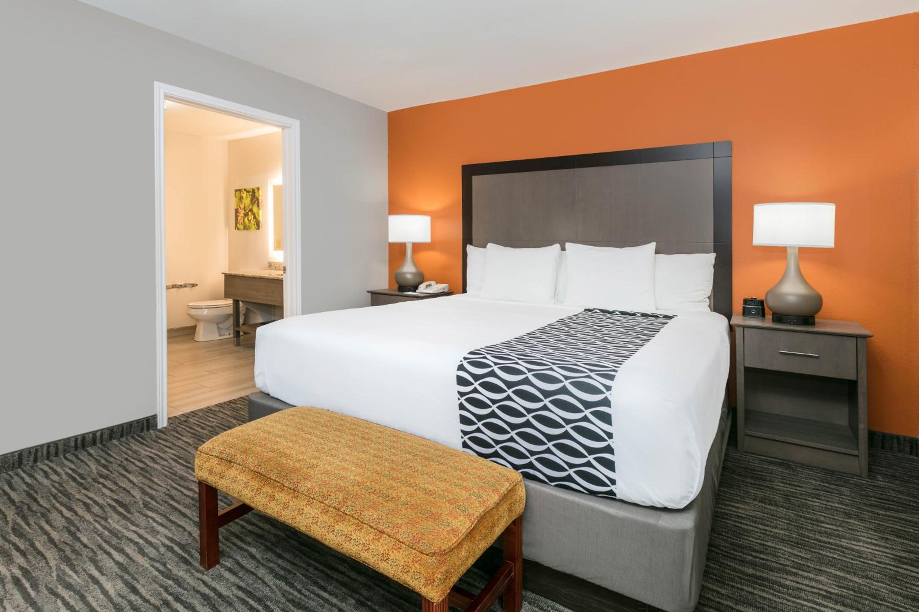 One-Bedroom King Suite - Non-Smoking - Photo 4