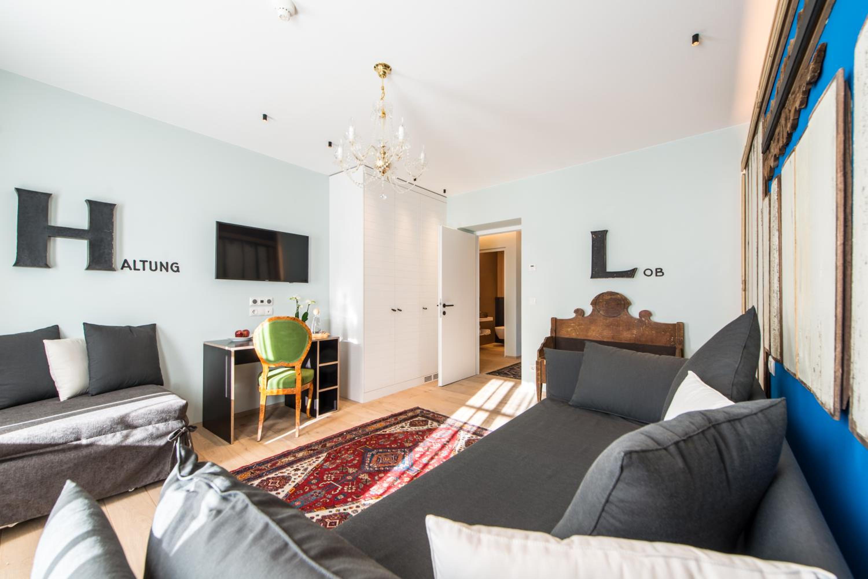 Suite - Photo 2