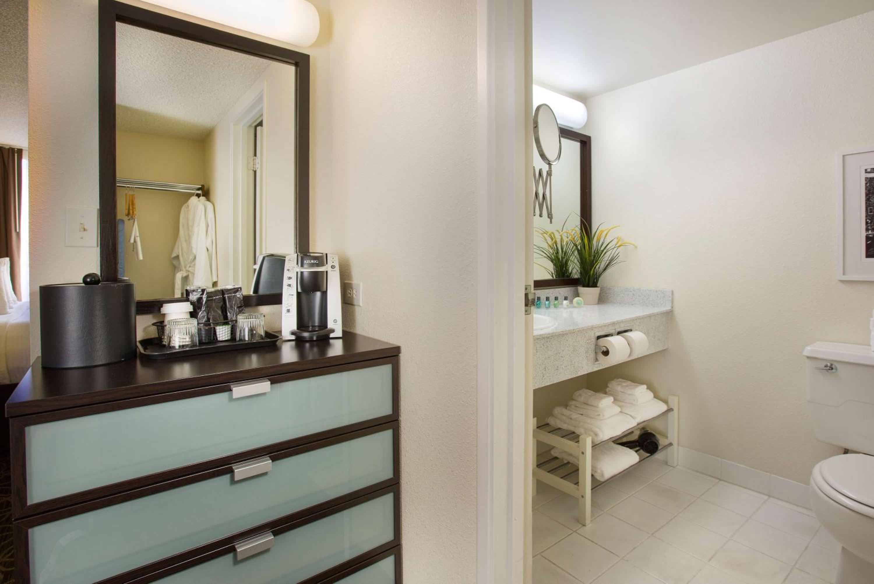 Premium King Room photo 2