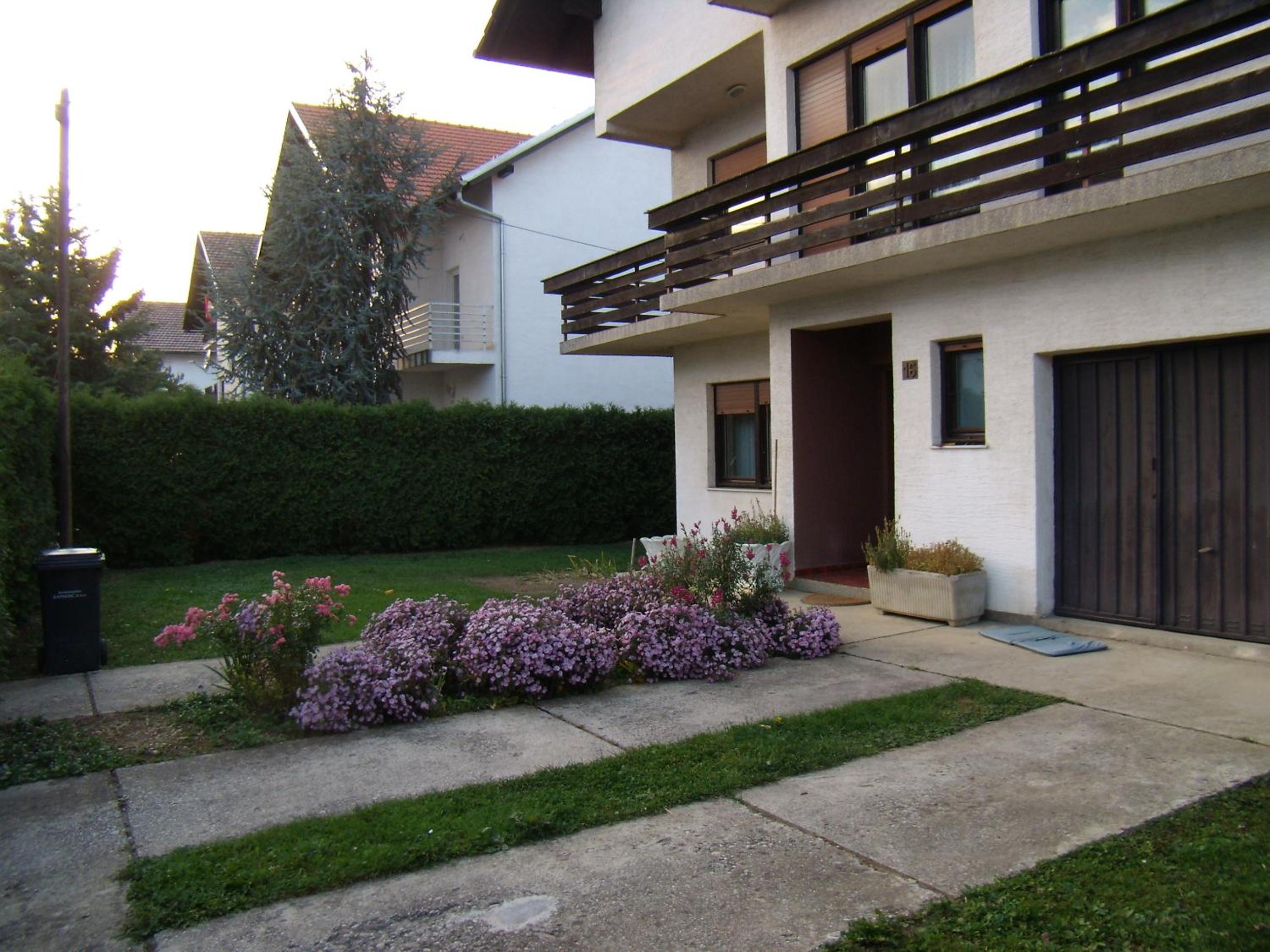 Three-Bedroom Apartment - Photo 25