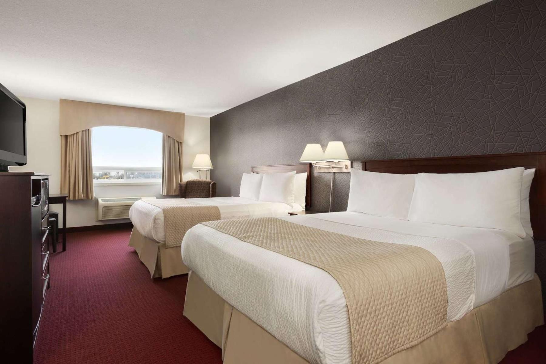 Queen Room with Two Queen Beds - Photo 9