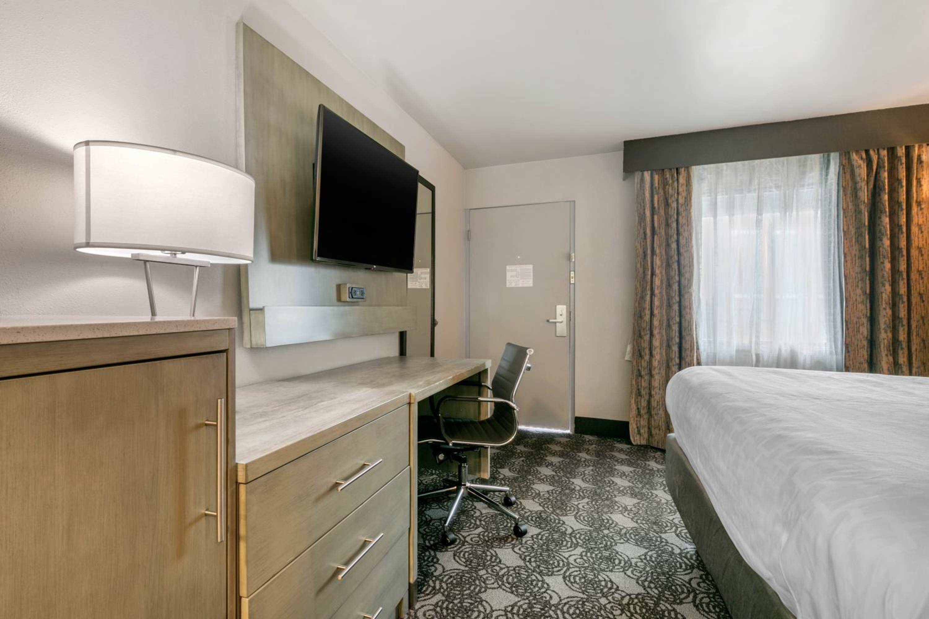 King Room - Non Smoking/Exterior Hall - Photo 2